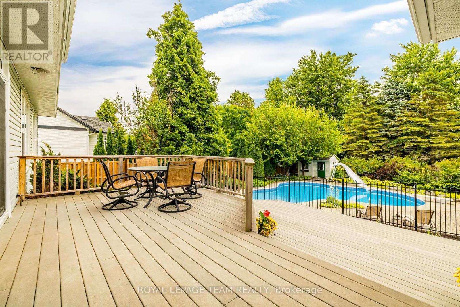 












10 BEECHGROVE GARDENS

,
Ottawa,




Ontario
K2S1W5

