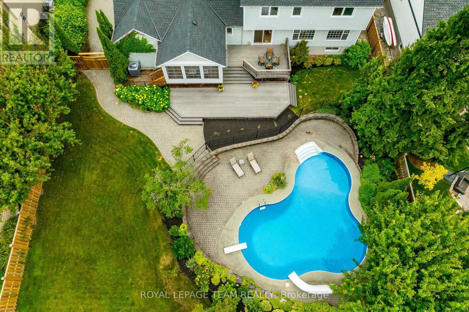 












10 BEECHGROVE GARDENS

,
Ottawa,




Ontario
K2S1W5

