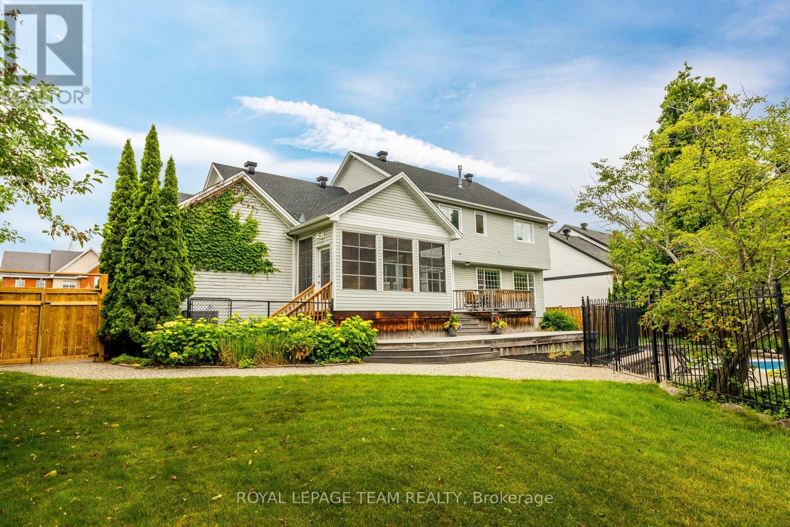 












10 BEECHGROVE GARDENS

,
Ottawa,




Ontario
K2S1W5

