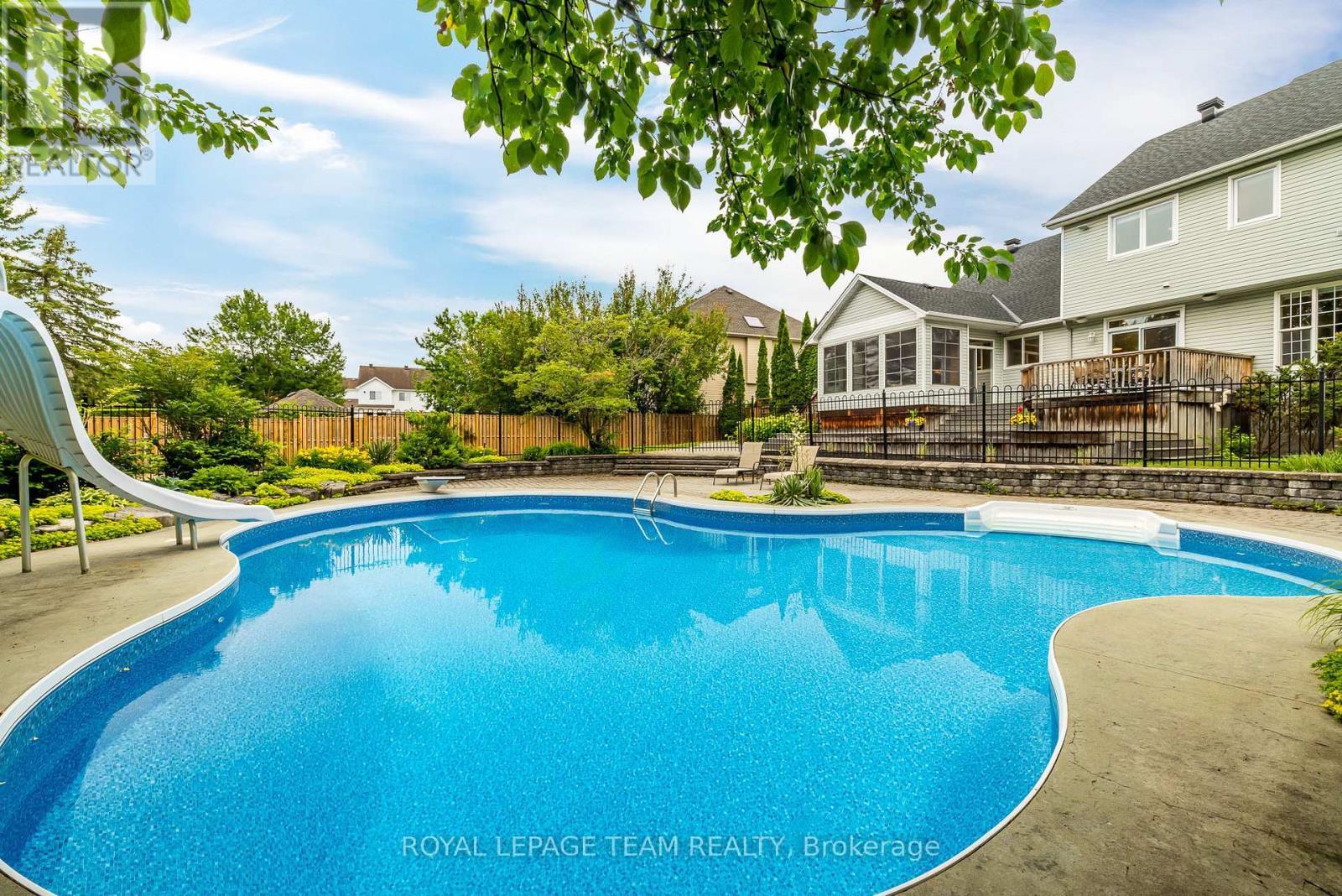 












10 BEECHGROVE GARDENS

,
Ottawa,




Ontario
K2S1W5

