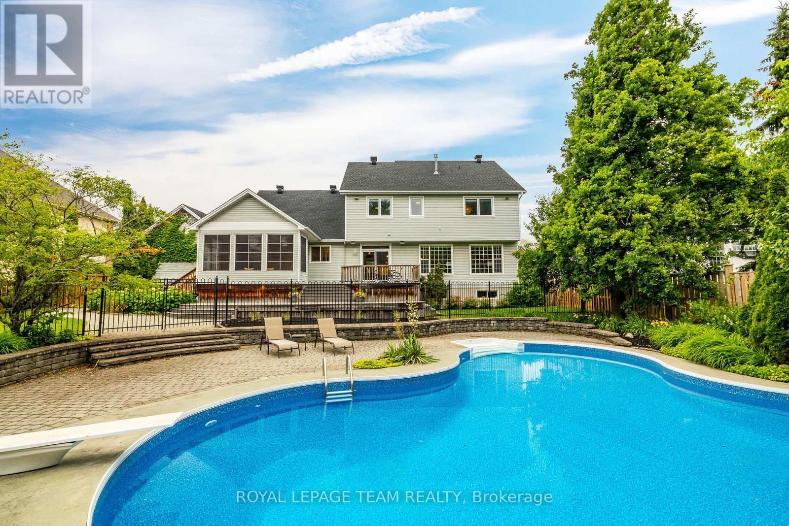 












10 BEECHGROVE GARDENS

,
Ottawa,




Ontario
K2S1W5

