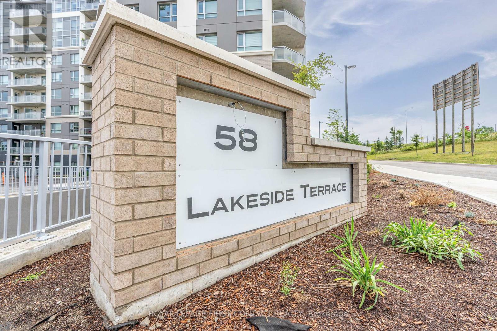 












106 - 58 LAKESIDE TERRACE

,
Barrie,




Ontario
L4M0L5

