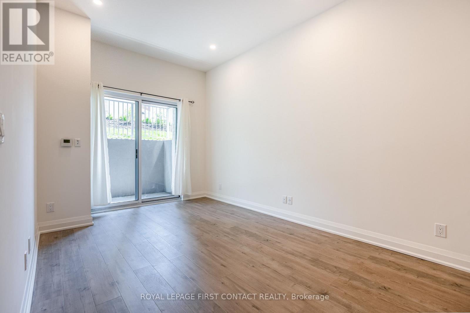 












106 - 58 LAKESIDE TERRACE

,
Barrie,




Ontario
L4M0L5

