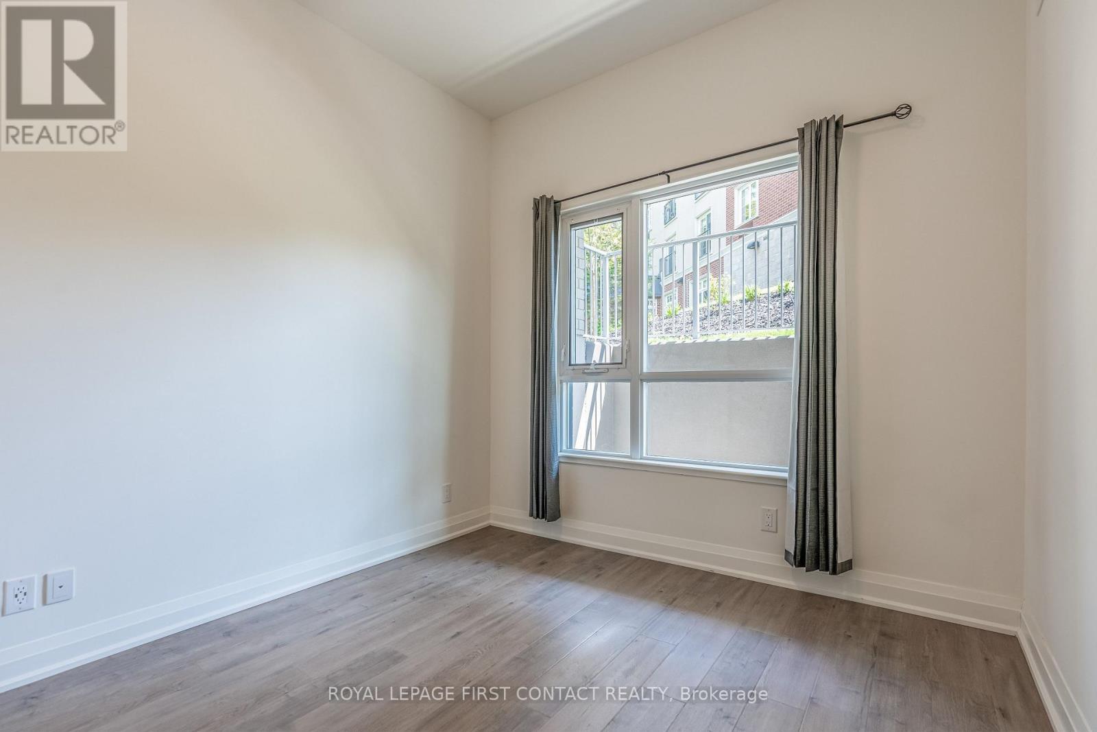 












106 - 58 LAKESIDE TERRACE

,
Barrie,




Ontario
L4M0L5

