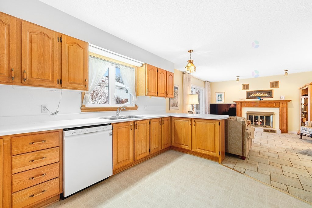 









231


Av. des Explorateurs

,
Gatineau (Aylmer),




QC
J9J1M2

