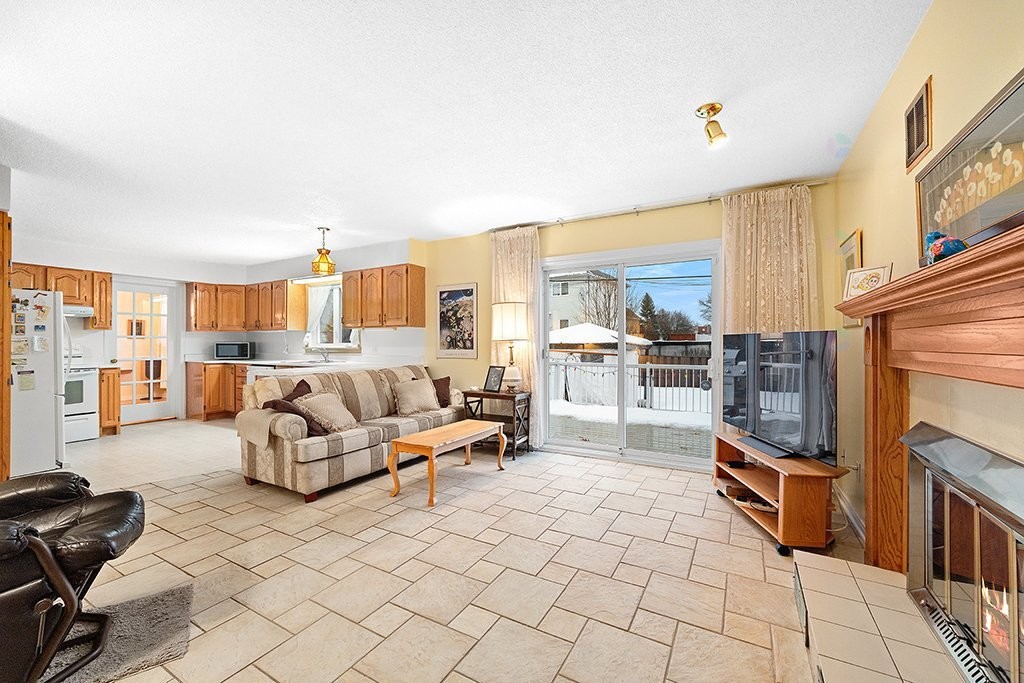 









231


Av. des Explorateurs

,
Gatineau (Aylmer),




QC
J9J1M2

