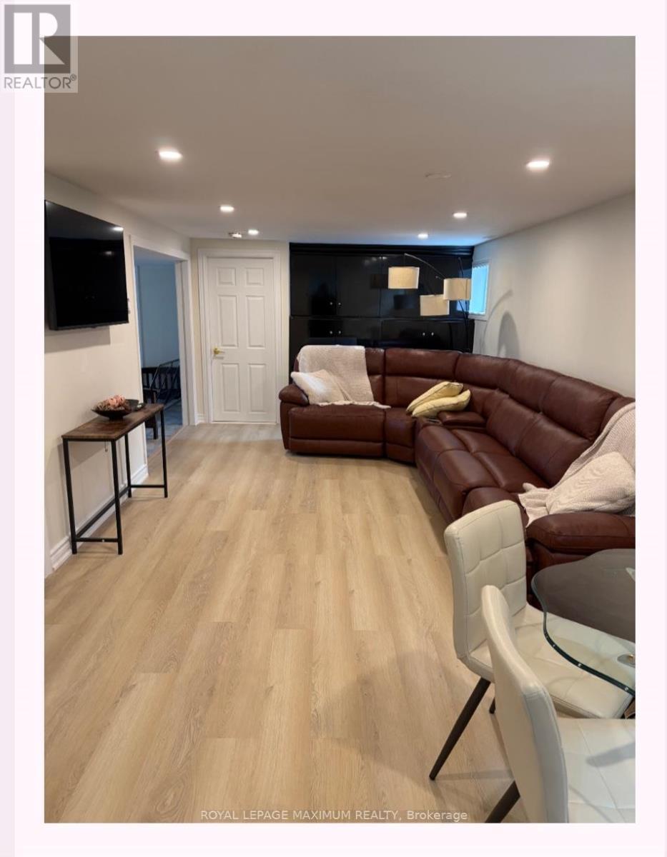 












BASEMENT - 121 BOLTON AVENUE

,
Newmarket,




Ontario
L3Y2X3

