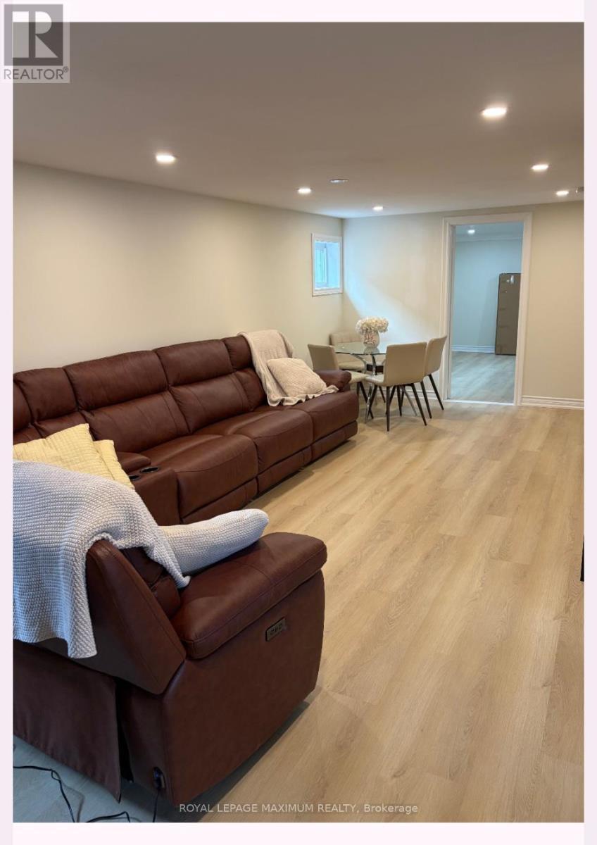 












BASEMENT - 121 BOLTON AVENUE

,
Newmarket,




Ontario
L3Y2X3

