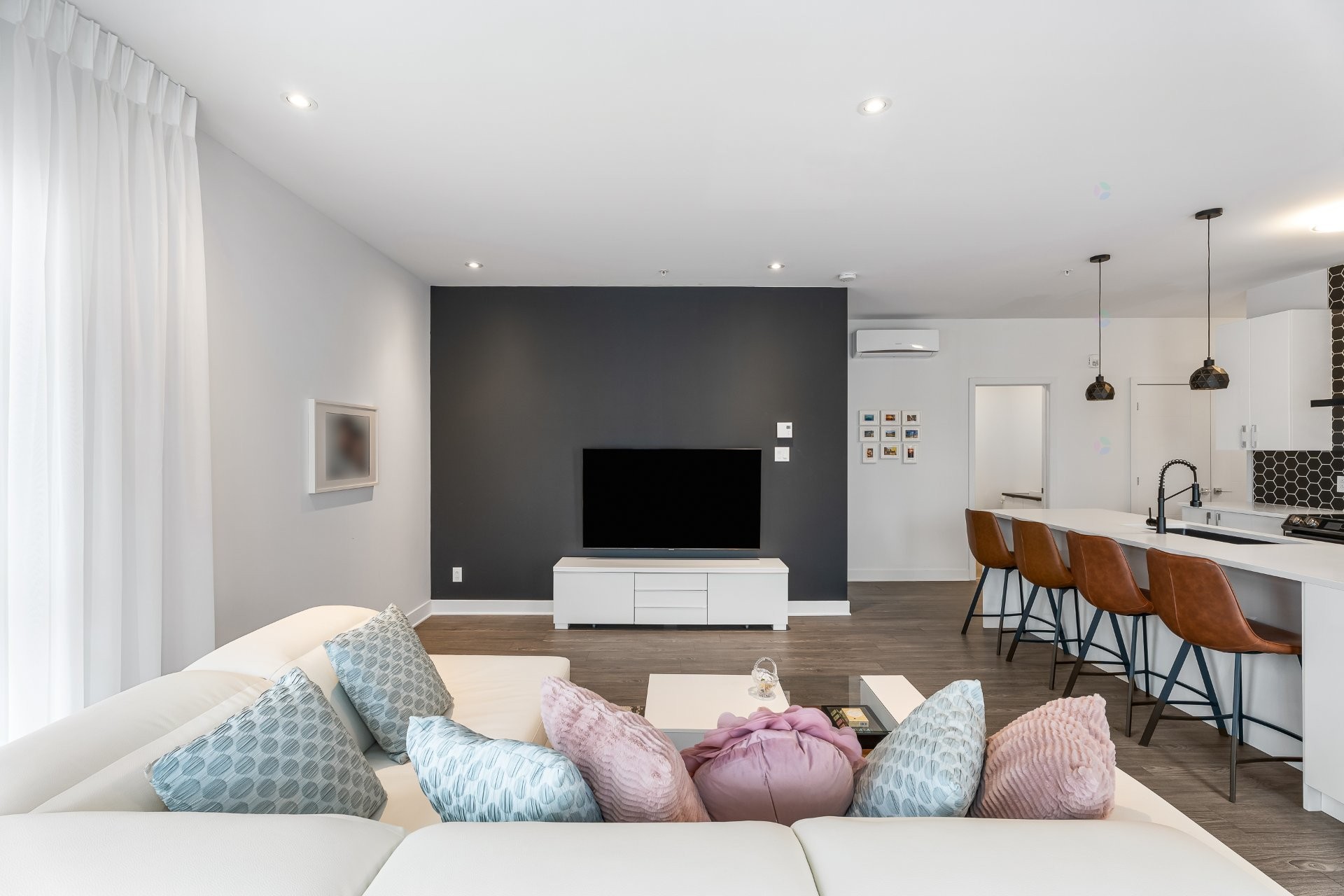 









120


Av. de la Belle-Dame

, 203,
La Prairie,




QC
J5R0T4

