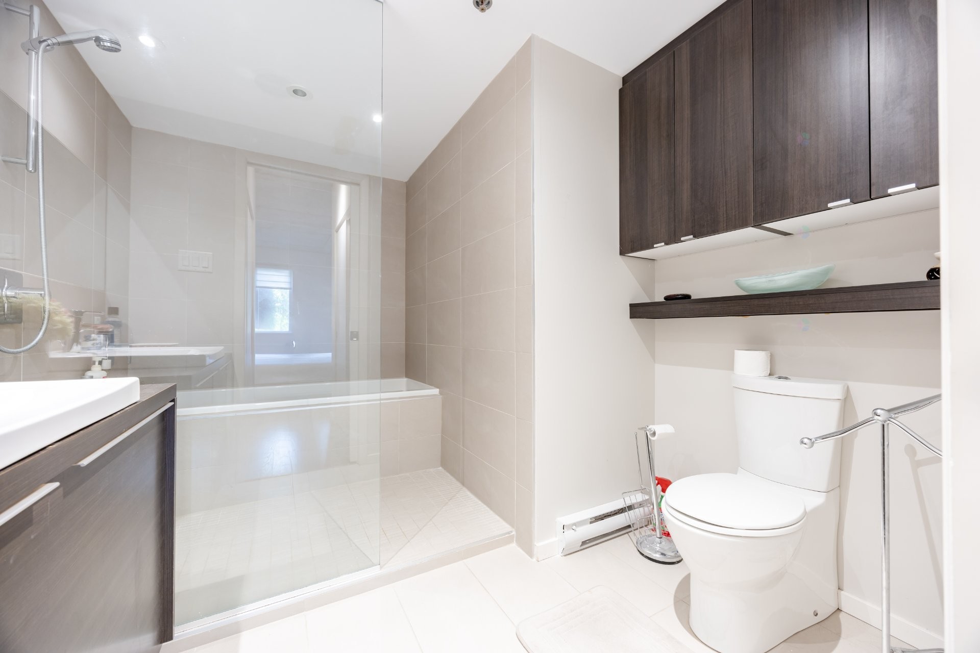 









9815


Boul. Leduc

, 105,
Brossard,




QC
J4Y0K8

