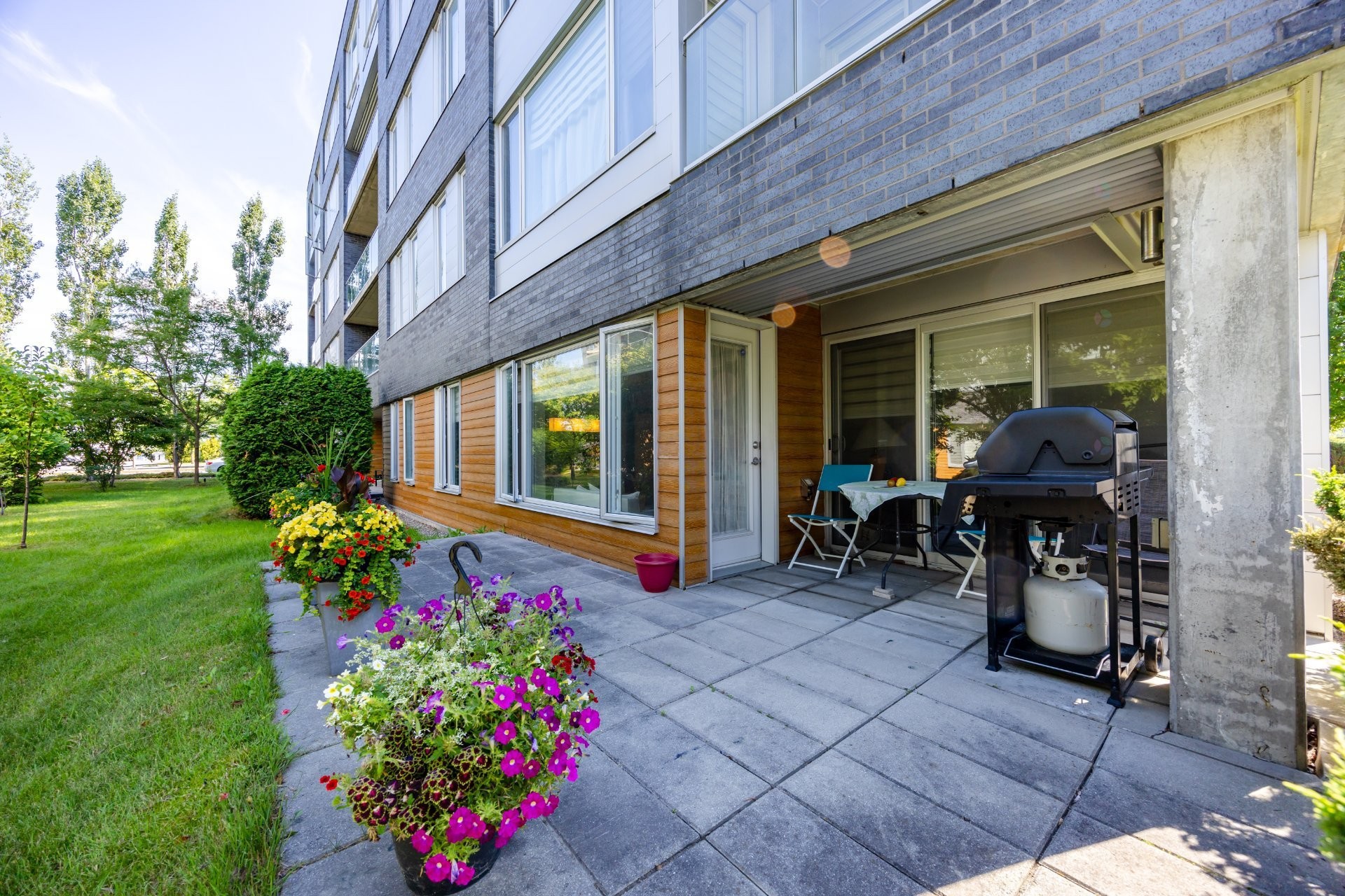 









9815


Boul. Leduc

, 105,
Brossard,




QC
J4Y0K8

