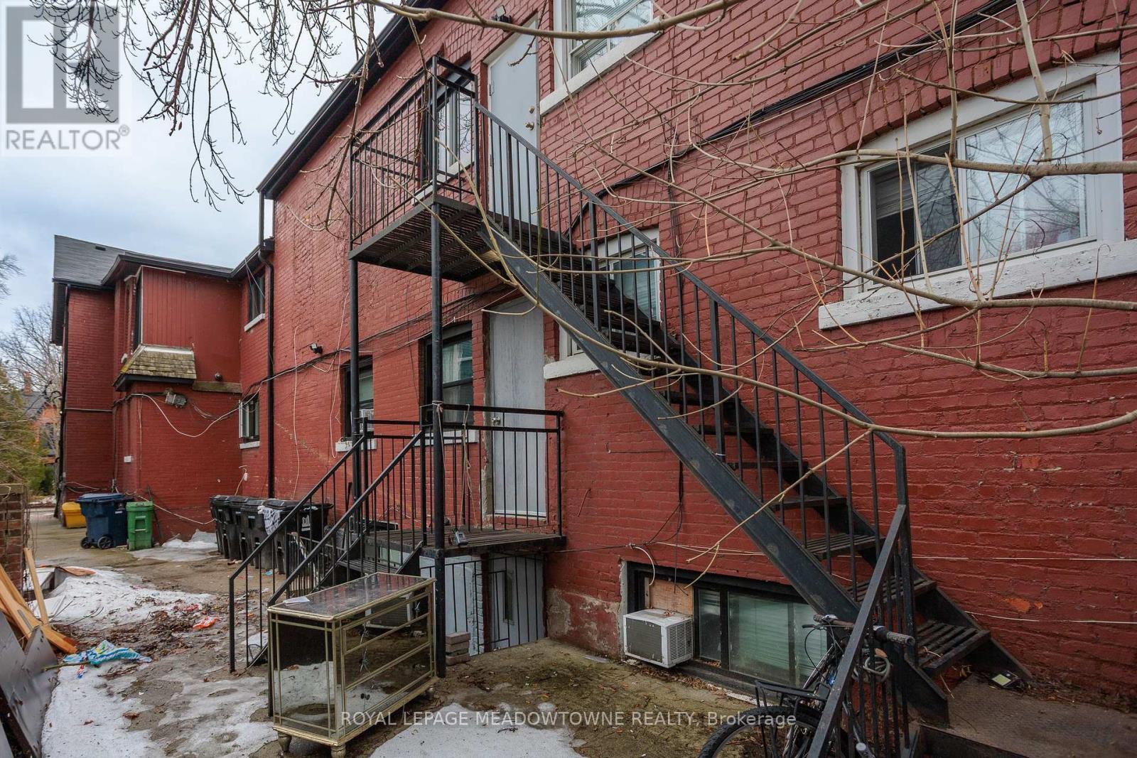 












70 MELBOURNE AVENUE

,
Toronto,




Ontario
M6K1K7

