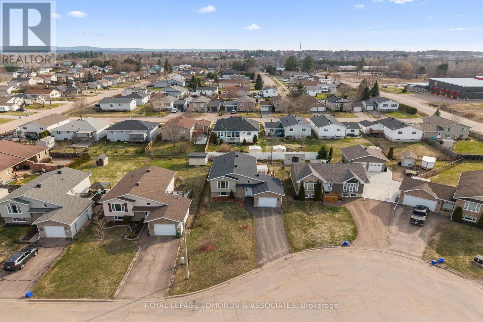 












492 SHEPPARD ROAD

,
Pembroke,




Ontario
K8A0A7

