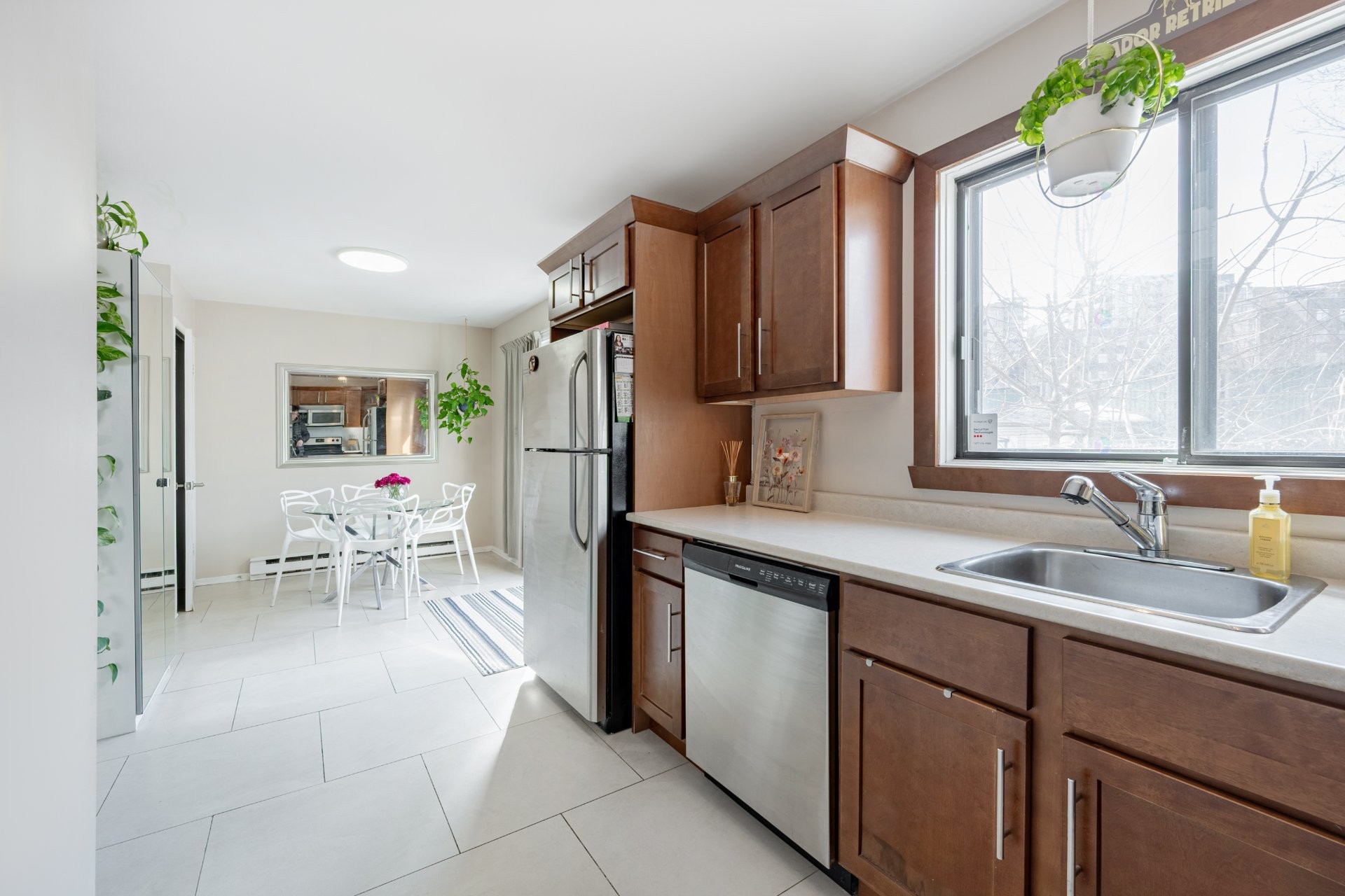 









755


Rue Schubert

,
Brossard,




QC
J4X1X6

