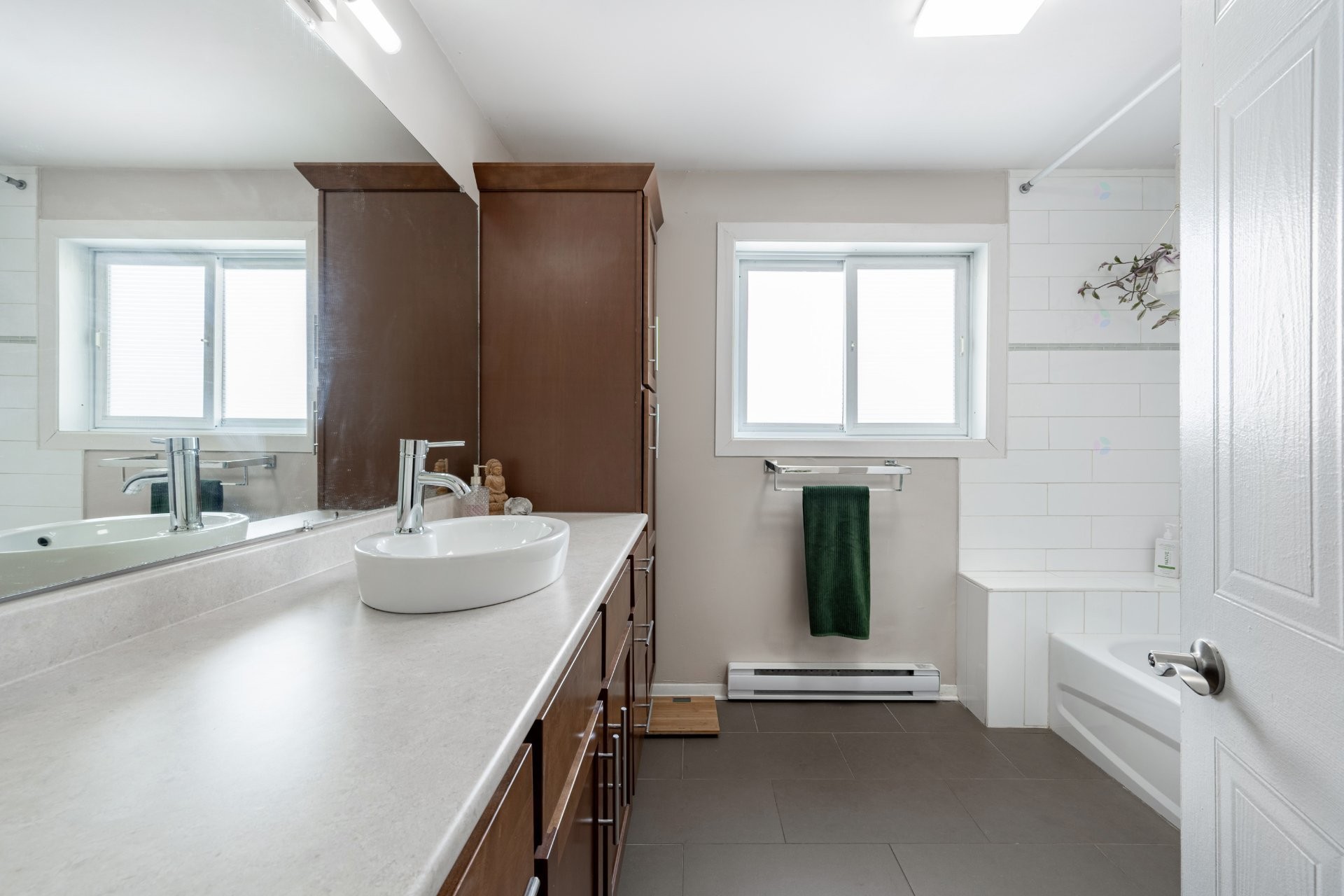 









755


Rue Schubert

,
Brossard,




QC
J4X1X6

