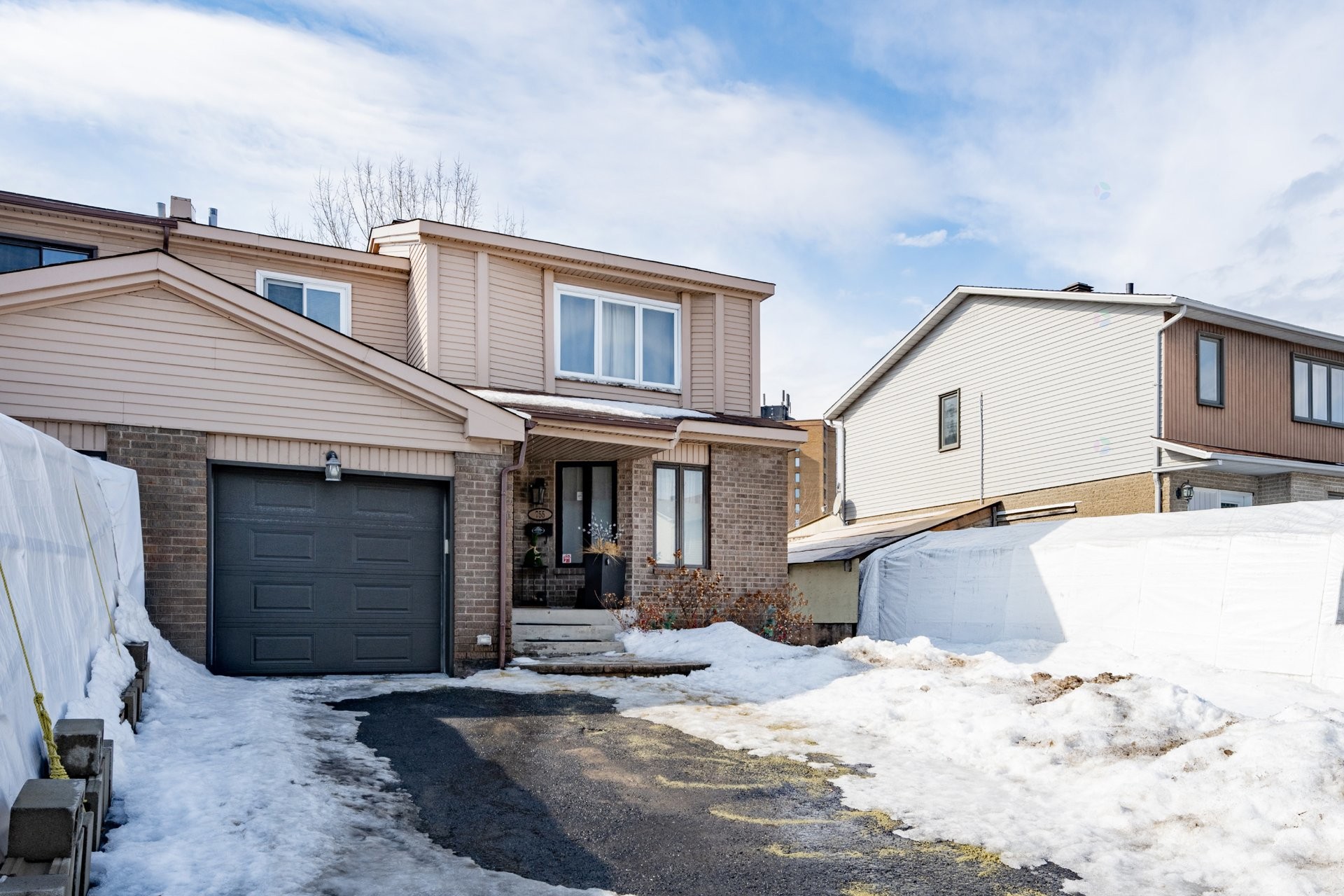 









755


Rue Schubert

,
Brossard,




QC
J4X1X6


