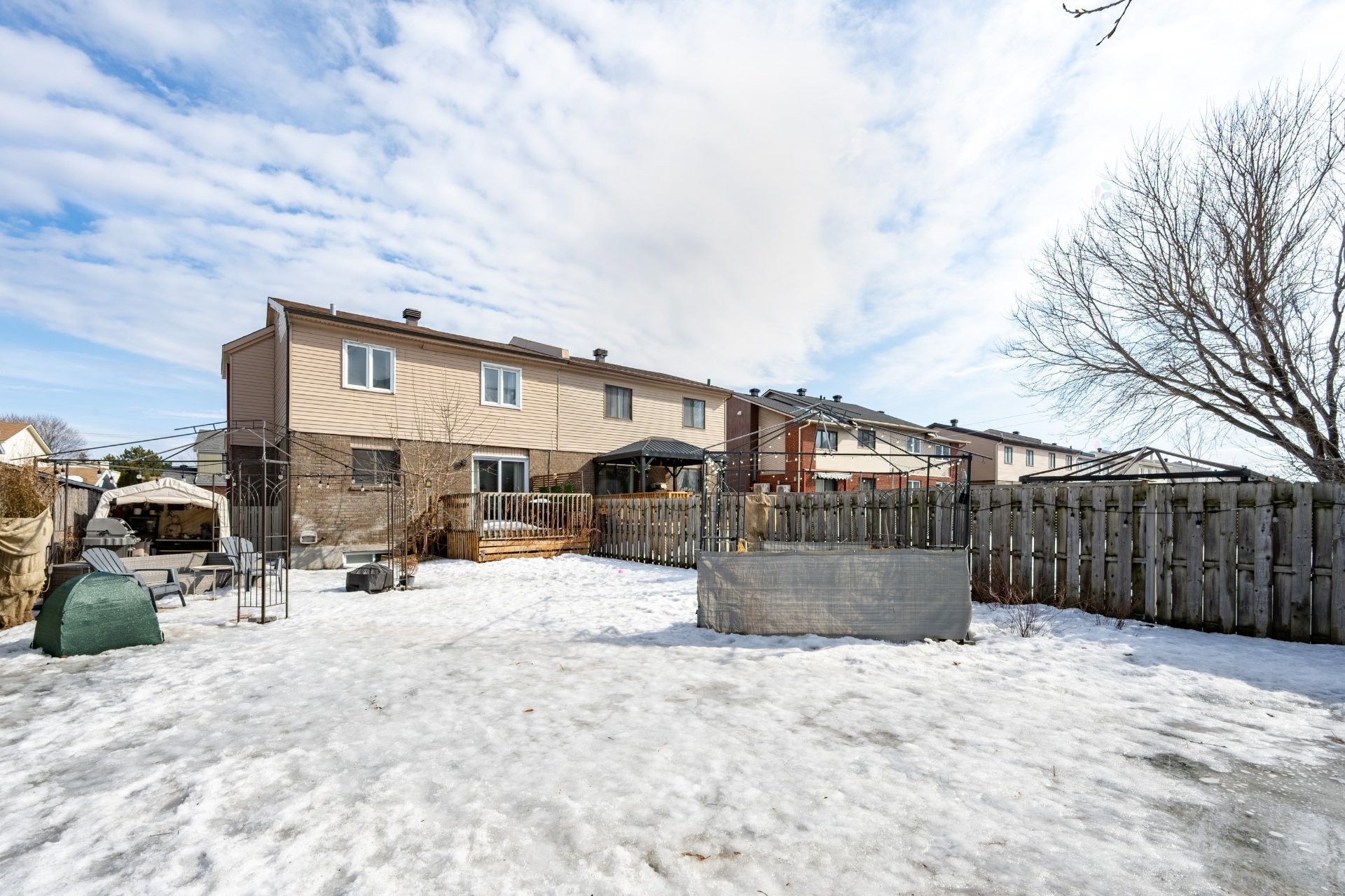 









755


Rue Schubert

,
Brossard,




QC
J4X1X6

