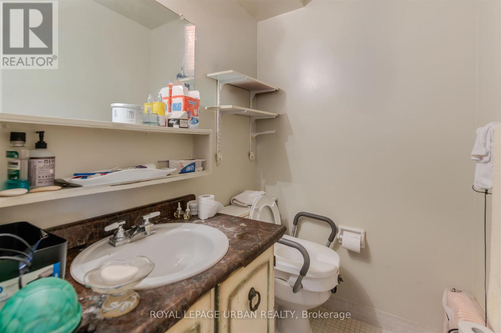 












806 - 1135 LOGAN AVENUE

,
Toronto,




Ontario
M4K3Y2

