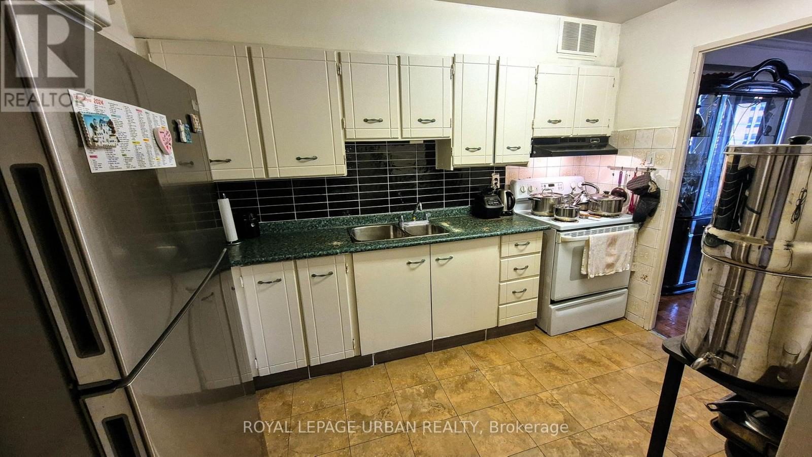 












806 - 1135 LOGAN AVENUE

,
Toronto,




Ontario
M4K3Y2

