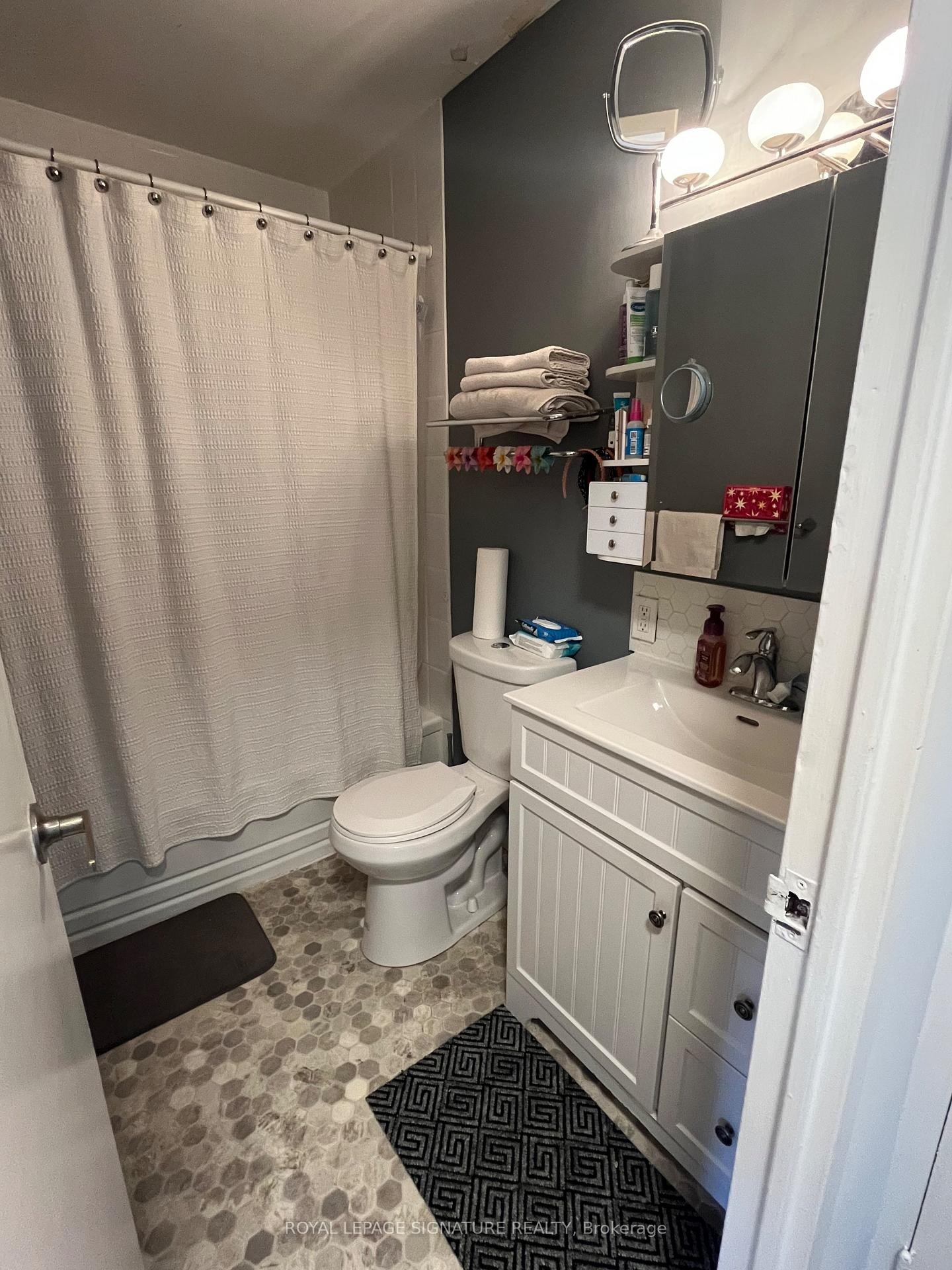 









2485


Woking

Crescent, 303,
Mississauga,




ON
L5K 1Z6

