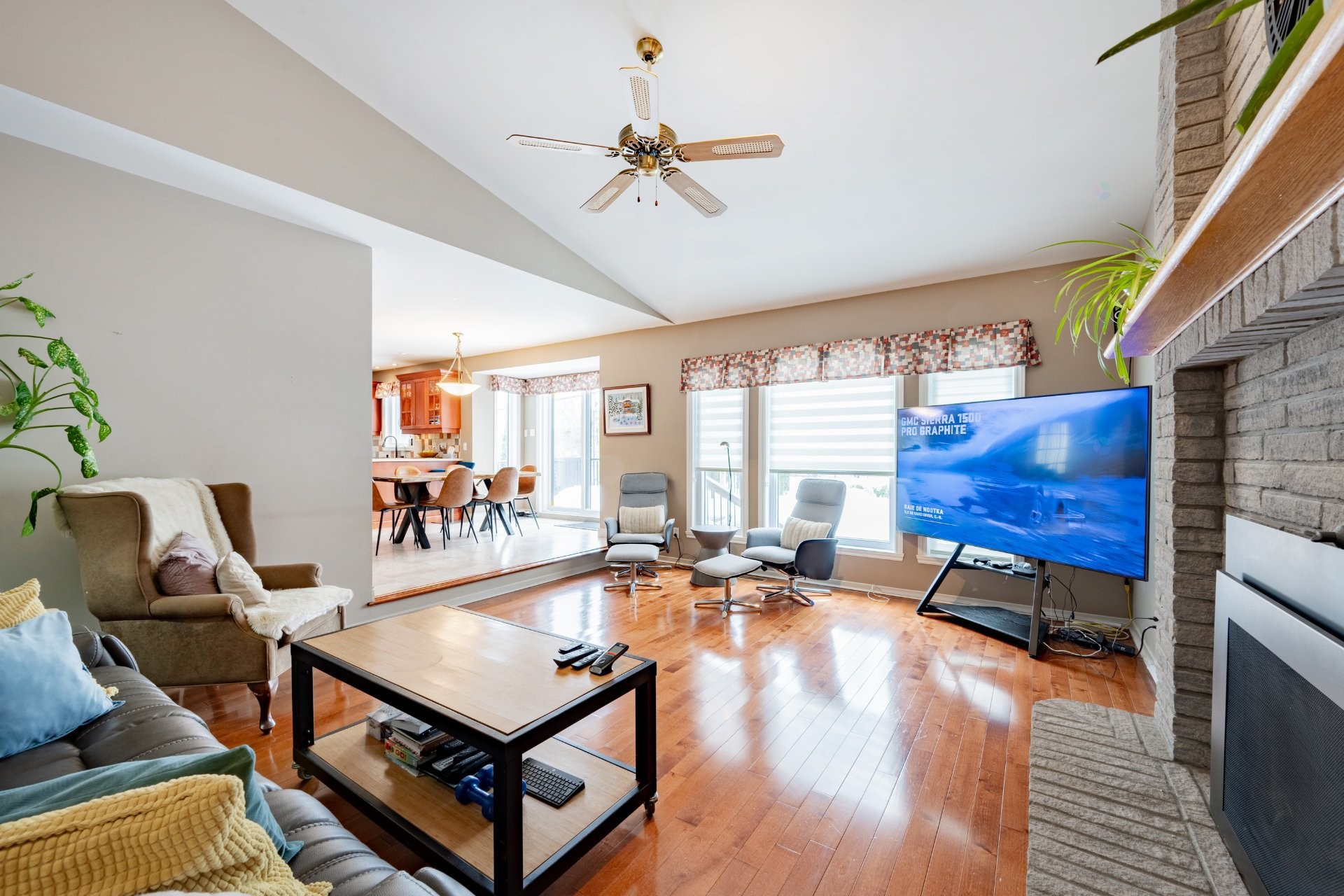 









218


Rue du Niagara

,
Kirkland,




QC
H9J3W7

