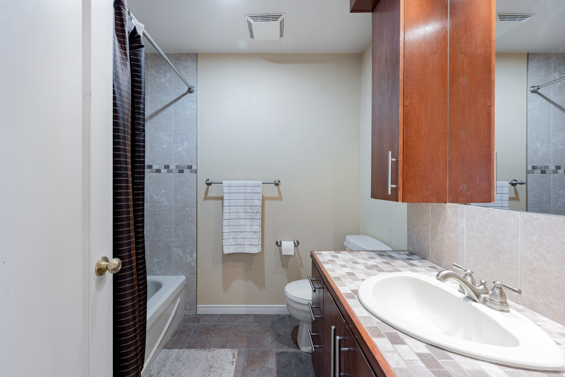 









218


Rue du Niagara

,
Kirkland,




QC
H9J3W7

