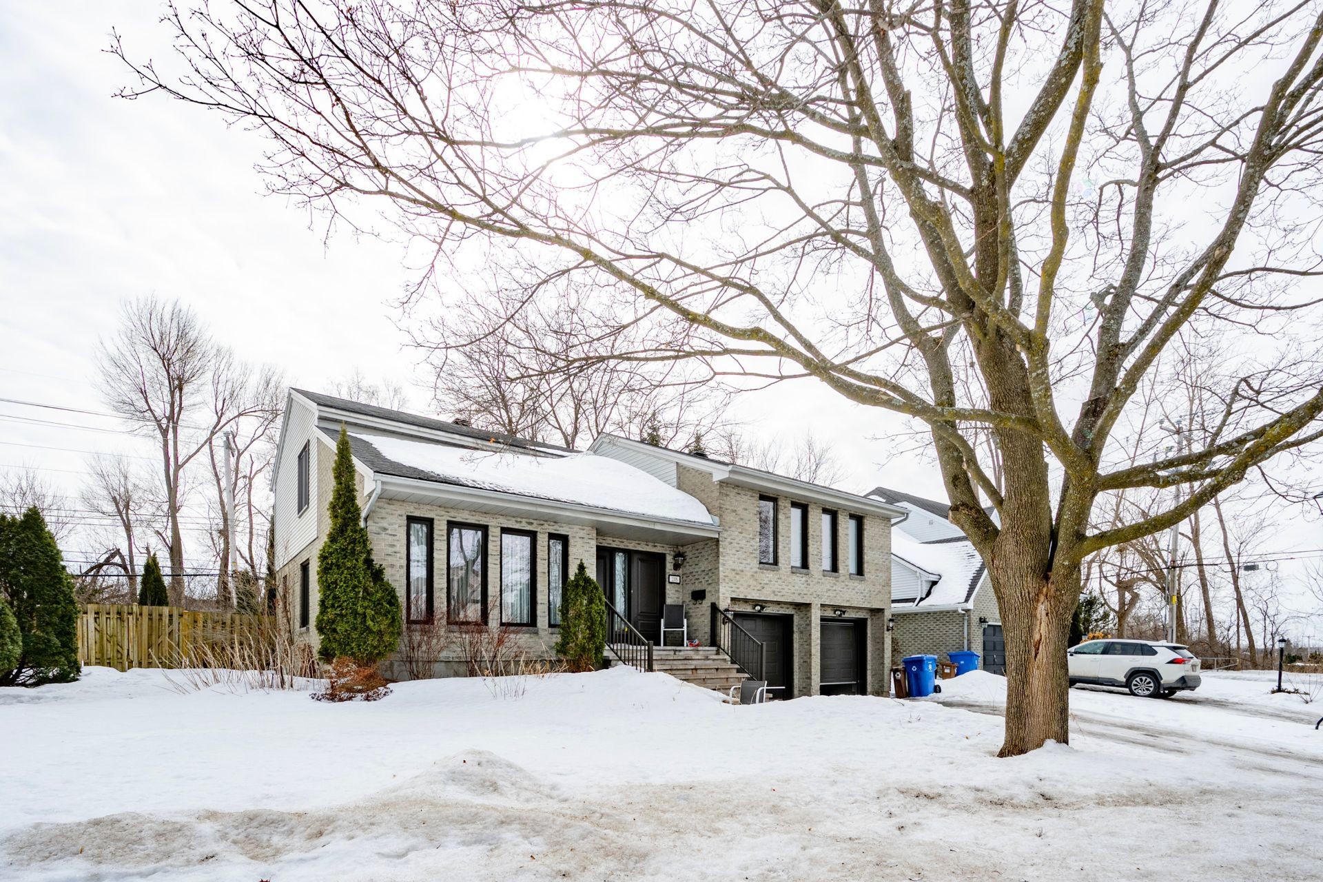 









218


Rue du Niagara

,
Kirkland,




QC
H9J3W7

