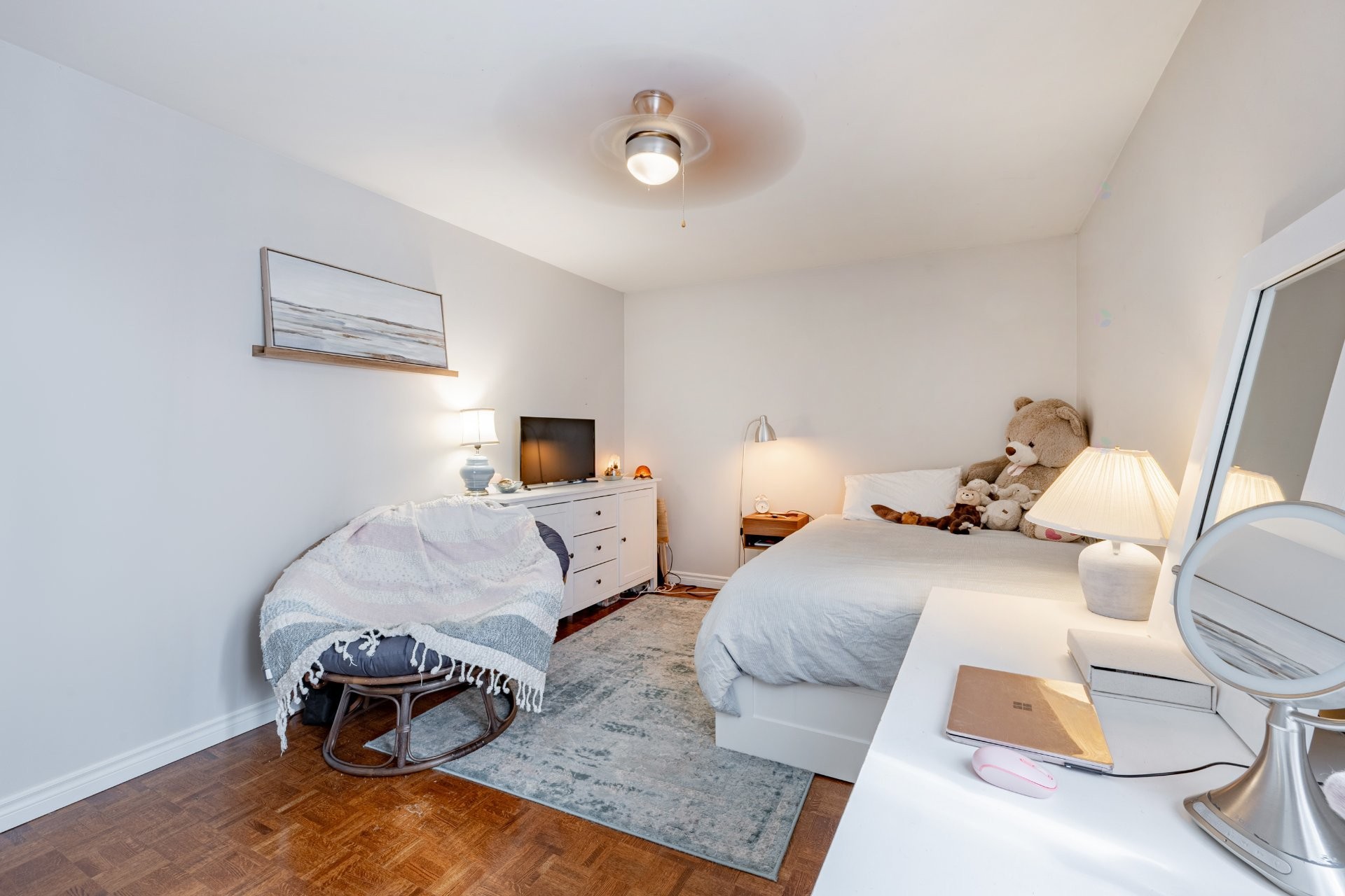 









218


Rue du Niagara

,
Kirkland,




QC
H9J3W7

