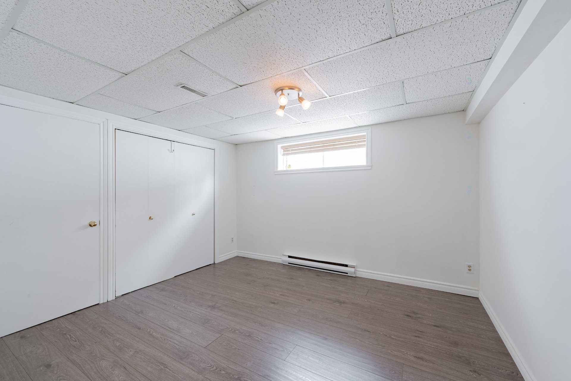 









218


Rue du Niagara

,
Kirkland,




QC
H9J3W7

