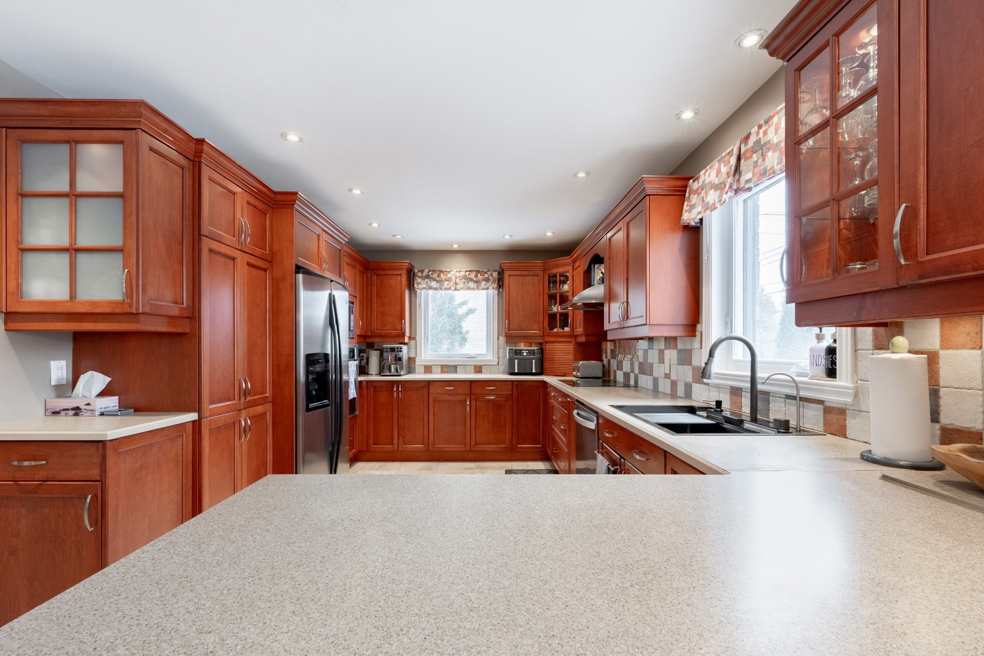 









218


Rue du Niagara

,
Kirkland,




QC
H9J3W7

