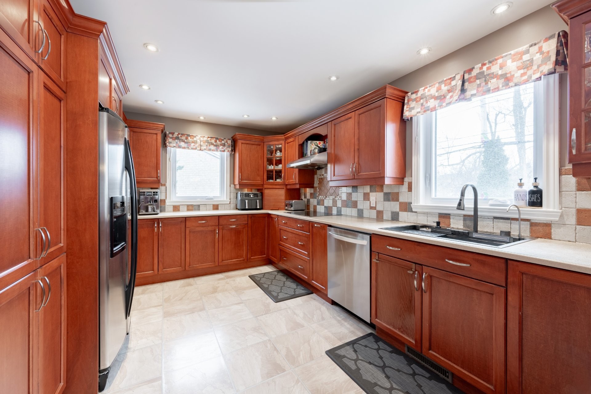 









218


Rue du Niagara

,
Kirkland,




QC
H9J3W7

