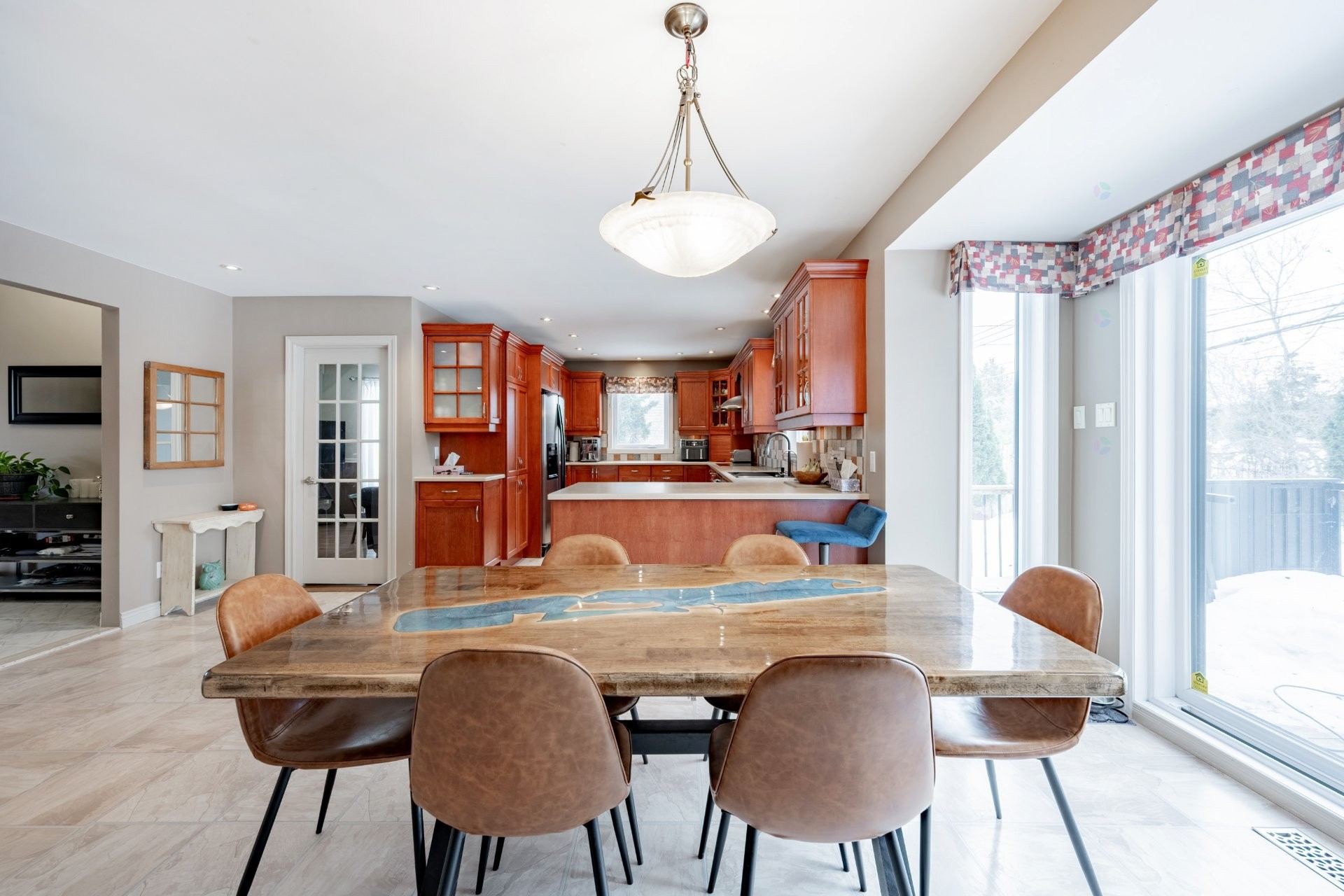 









218


Rue du Niagara

,
Kirkland,




QC
H9J3W7

