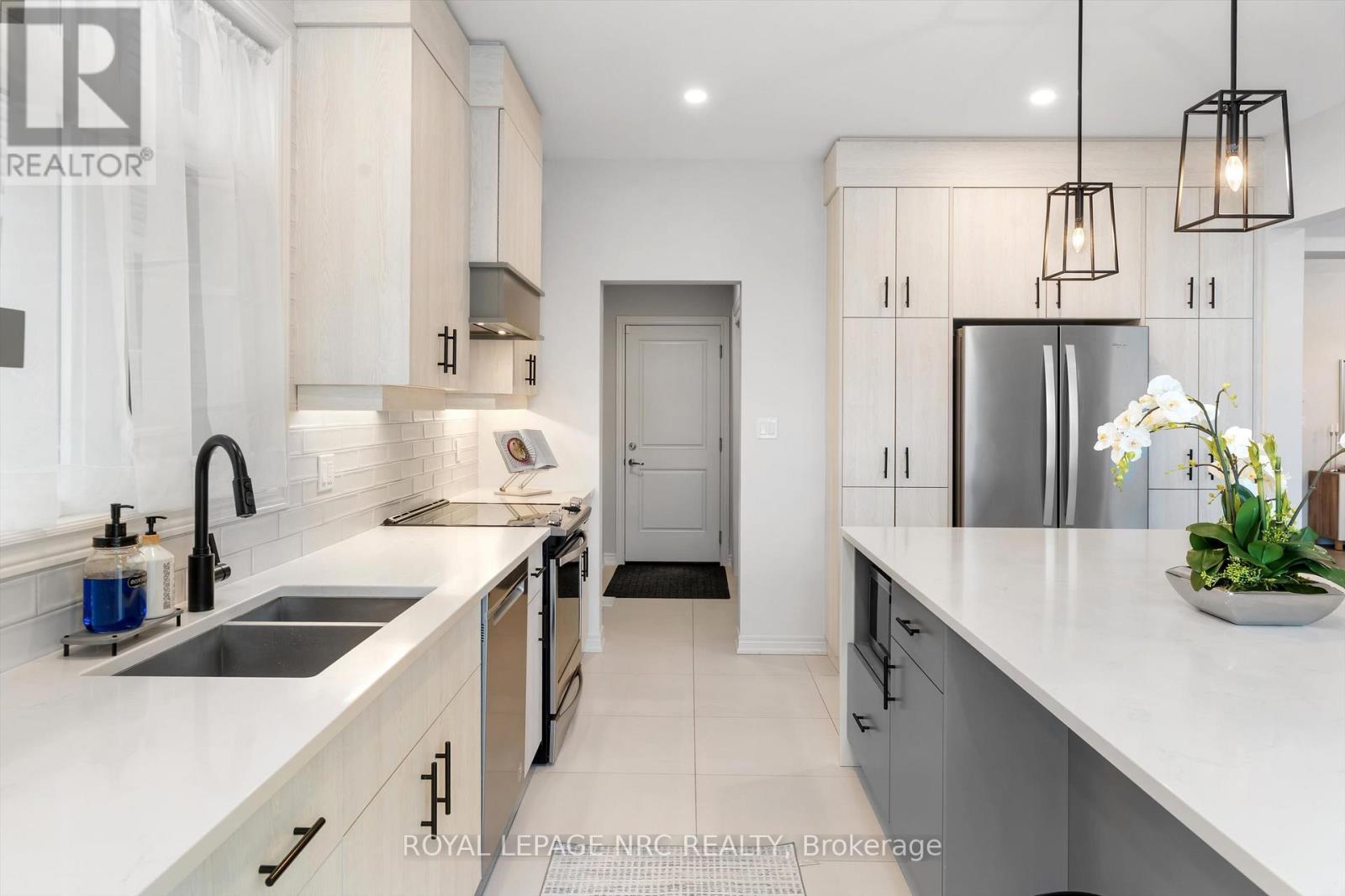 












20 MYRTLE STREET

,
Pelham (Fonthill),




Ontario
L3E0A9


