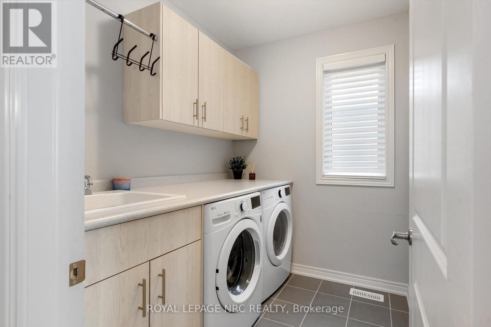 












20 MYRTLE STREET

,
Pelham (Fonthill),




Ontario
L3E0A9

