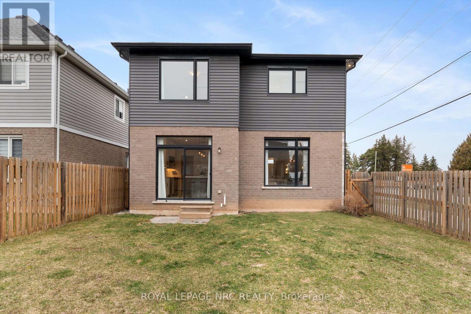 












20 MYRTLE STREET

,
Pelham (Fonthill),




Ontario
L3E0A9

