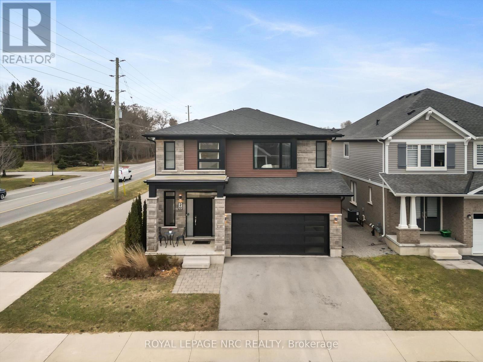 












20 MYRTLE STREET

,
Pelham (Fonthill),




Ontario
L3E0A9

