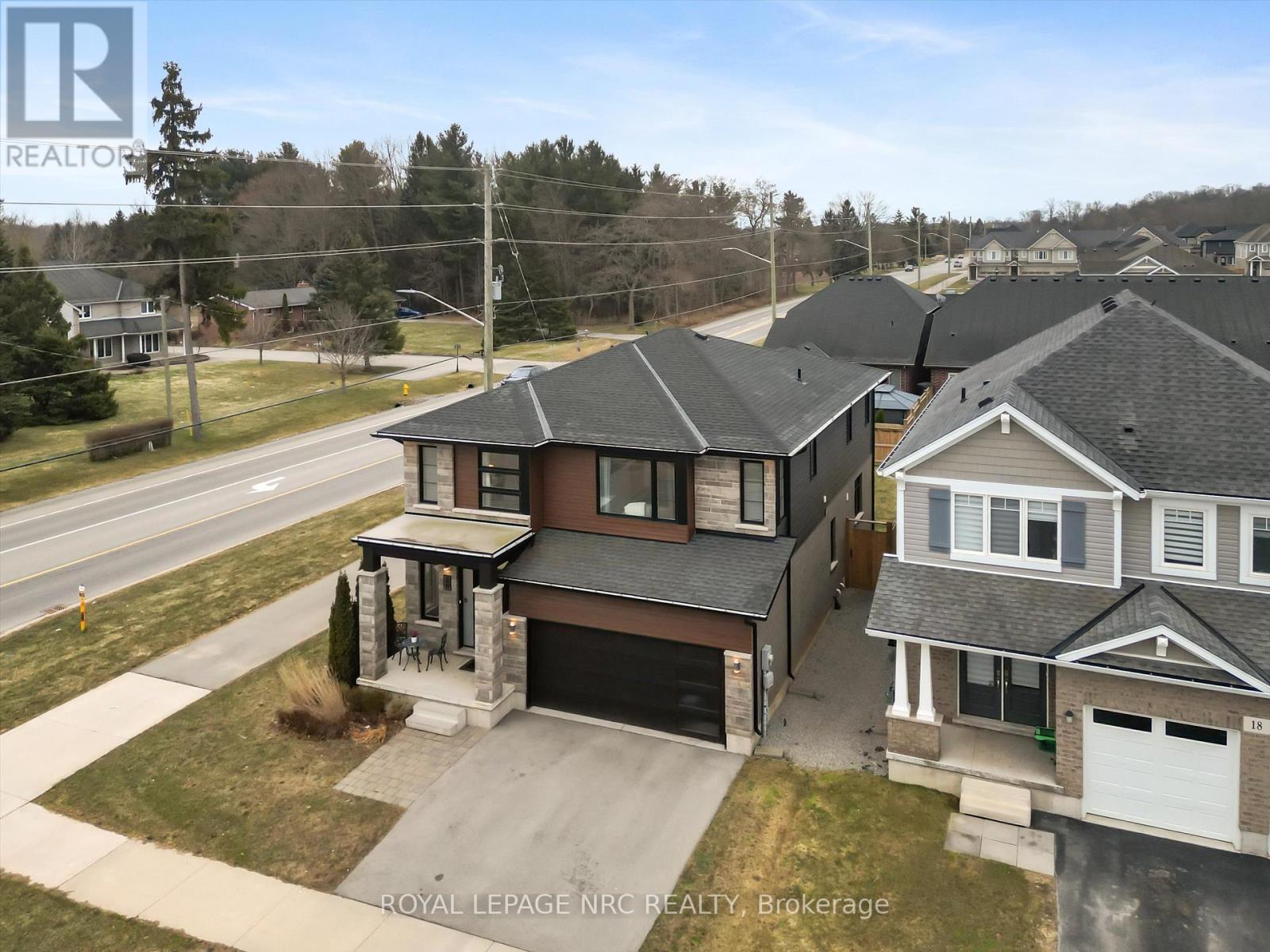 












20 MYRTLE STREET

,
Pelham (Fonthill),




Ontario
L3E0A9

