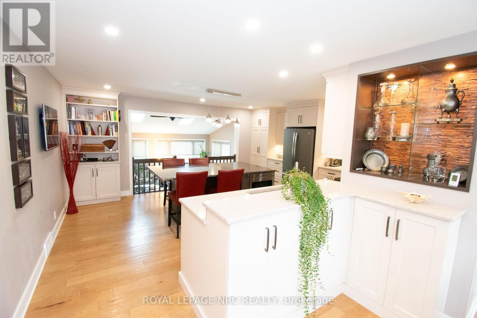 












45 NICKERSON AVENUE

,
St. Catharines (Vine/Linwell),




Ontario
L2N3M5

