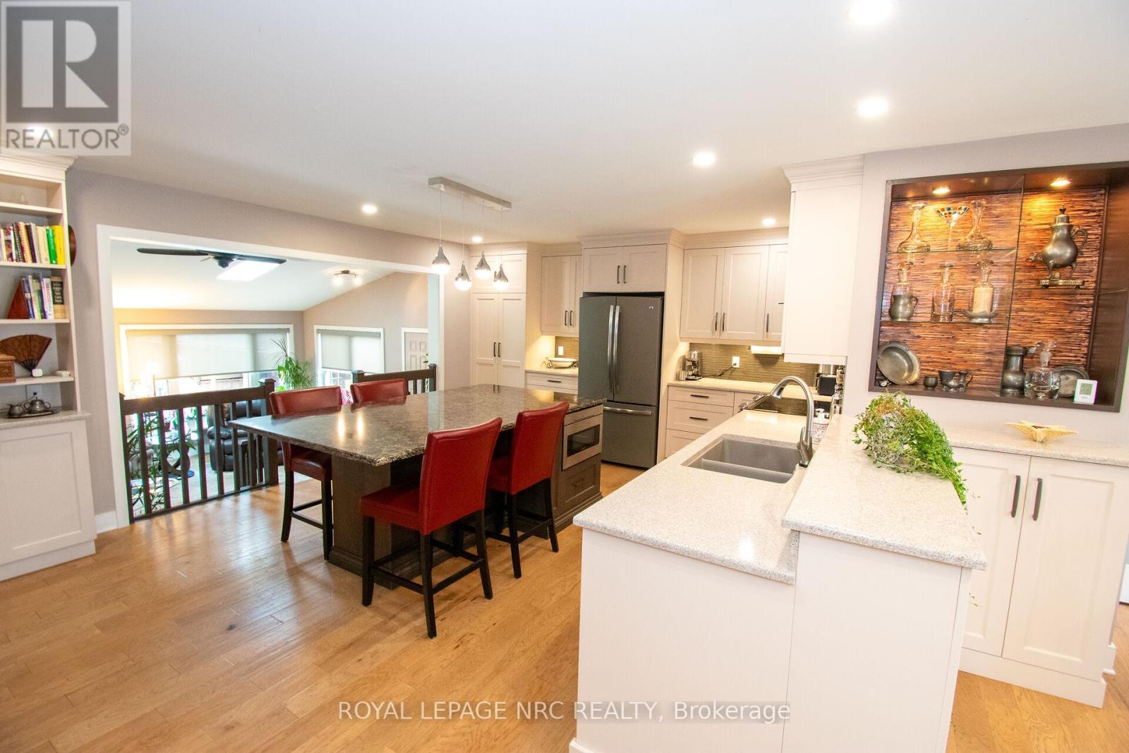 












45 NICKERSON AVENUE

,
St. Catharines (Vine/Linwell),




Ontario
L2N3M5

