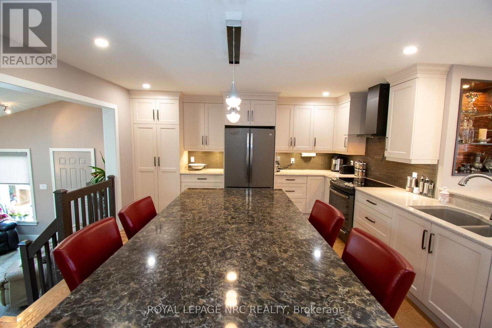 












45 NICKERSON AVENUE

,
St. Catharines (Vine/Linwell),




Ontario
L2N3M5

