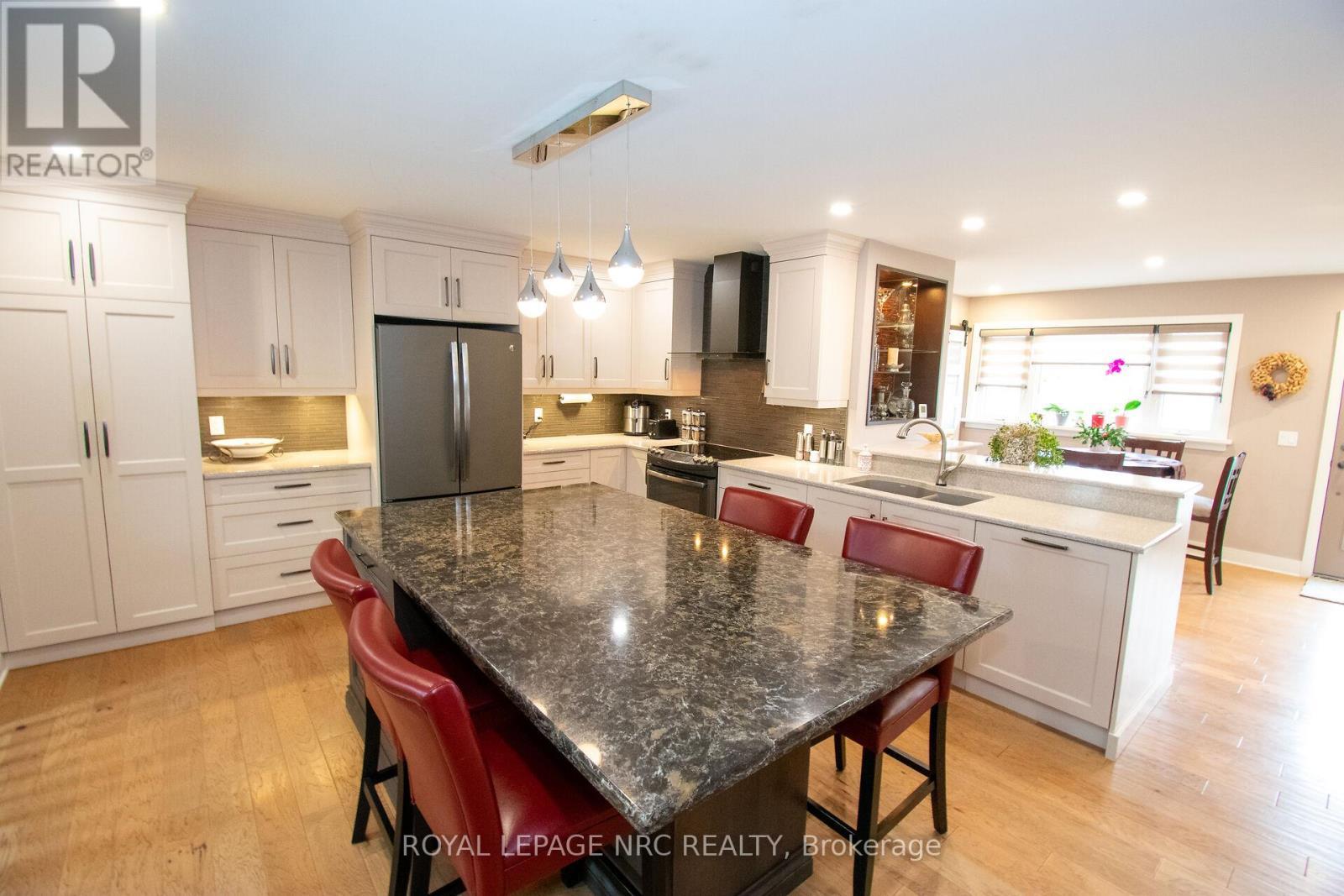 












45 NICKERSON AVENUE

,
St. Catharines (Vine/Linwell),




Ontario
L2N3M5

