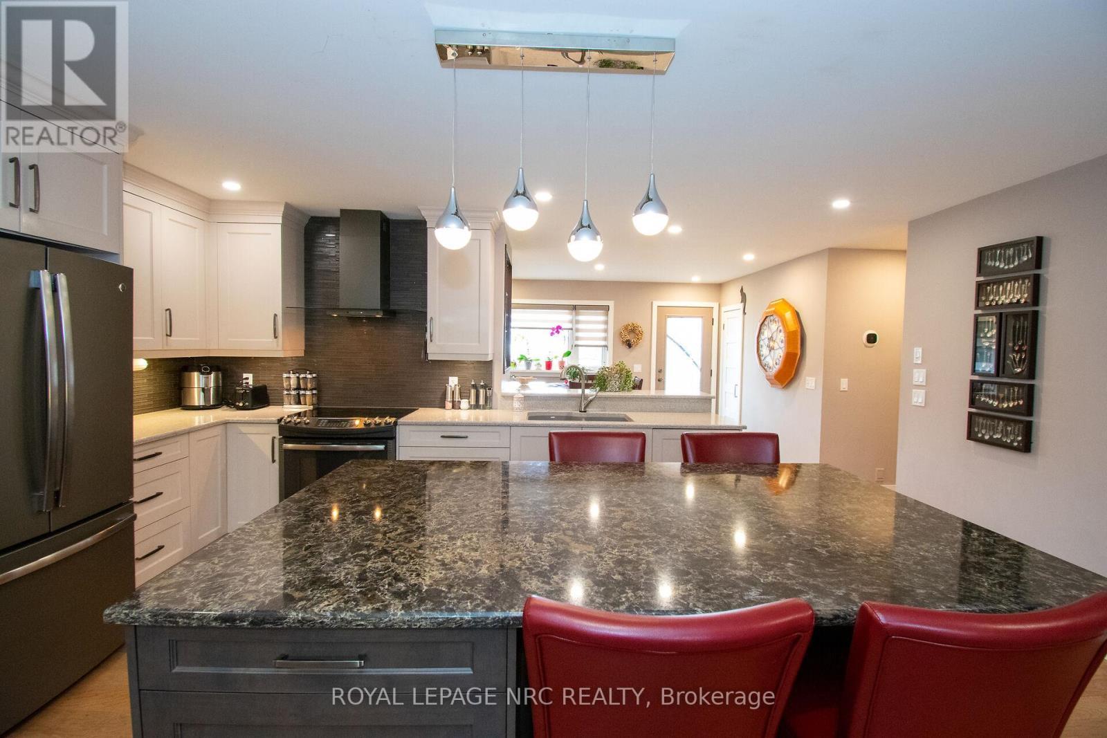 












45 NICKERSON AVENUE

,
St. Catharines (Vine/Linwell),




Ontario
L2N3M5

