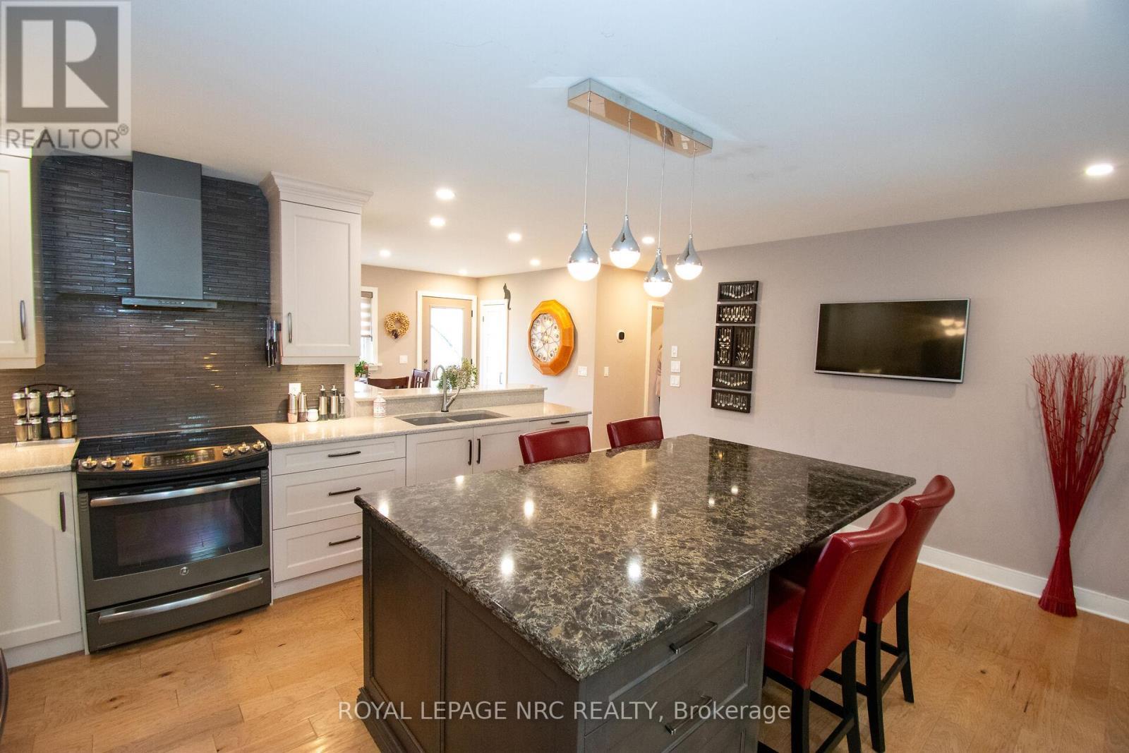 












45 NICKERSON AVENUE

,
St. Catharines (Vine/Linwell),




Ontario
L2N3M5

