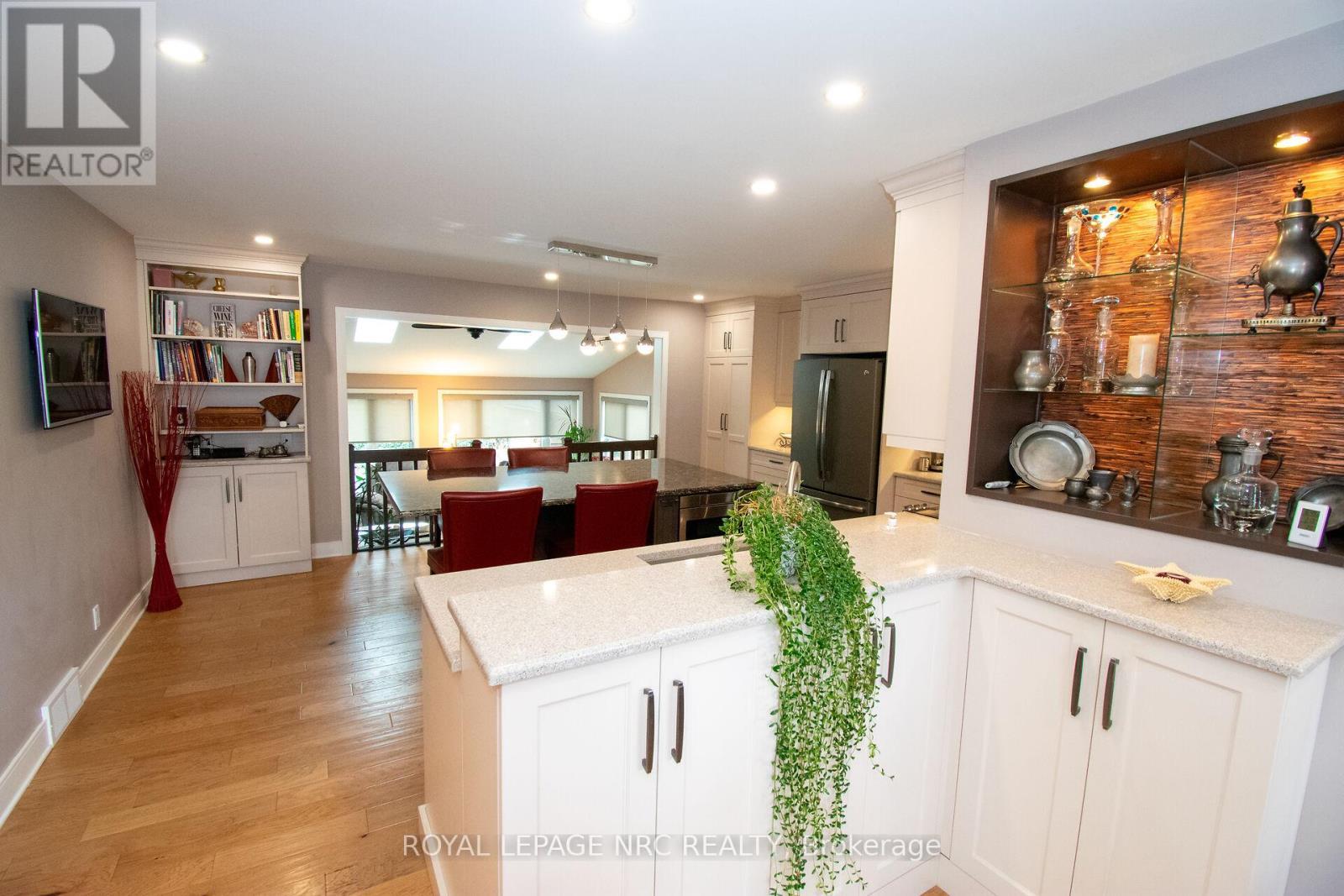 












45 NICKERSON AVENUE

,
St. Catharines (Vine/Linwell),




Ontario
L2N3M5

