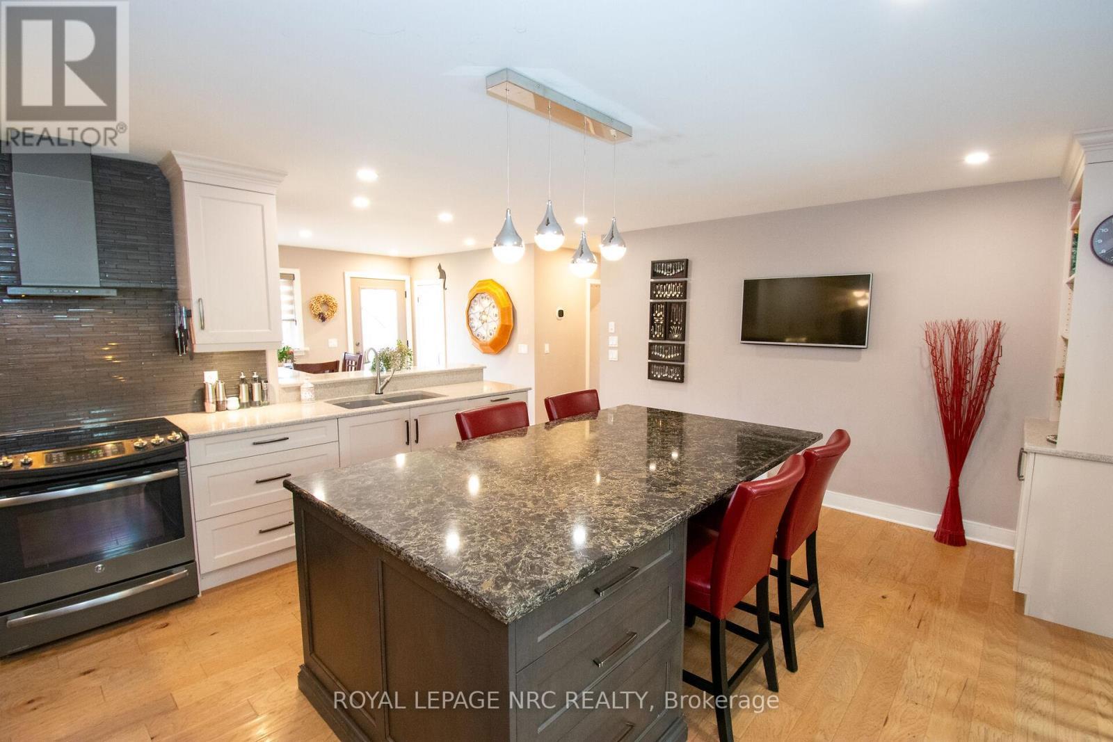 












45 NICKERSON AVENUE

,
St. Catharines (Vine/Linwell),




Ontario
L2N3M5

