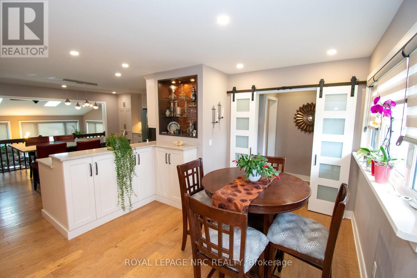 












45 NICKERSON AVENUE

,
St. Catharines (Vine/Linwell),




Ontario
L2N3M5

