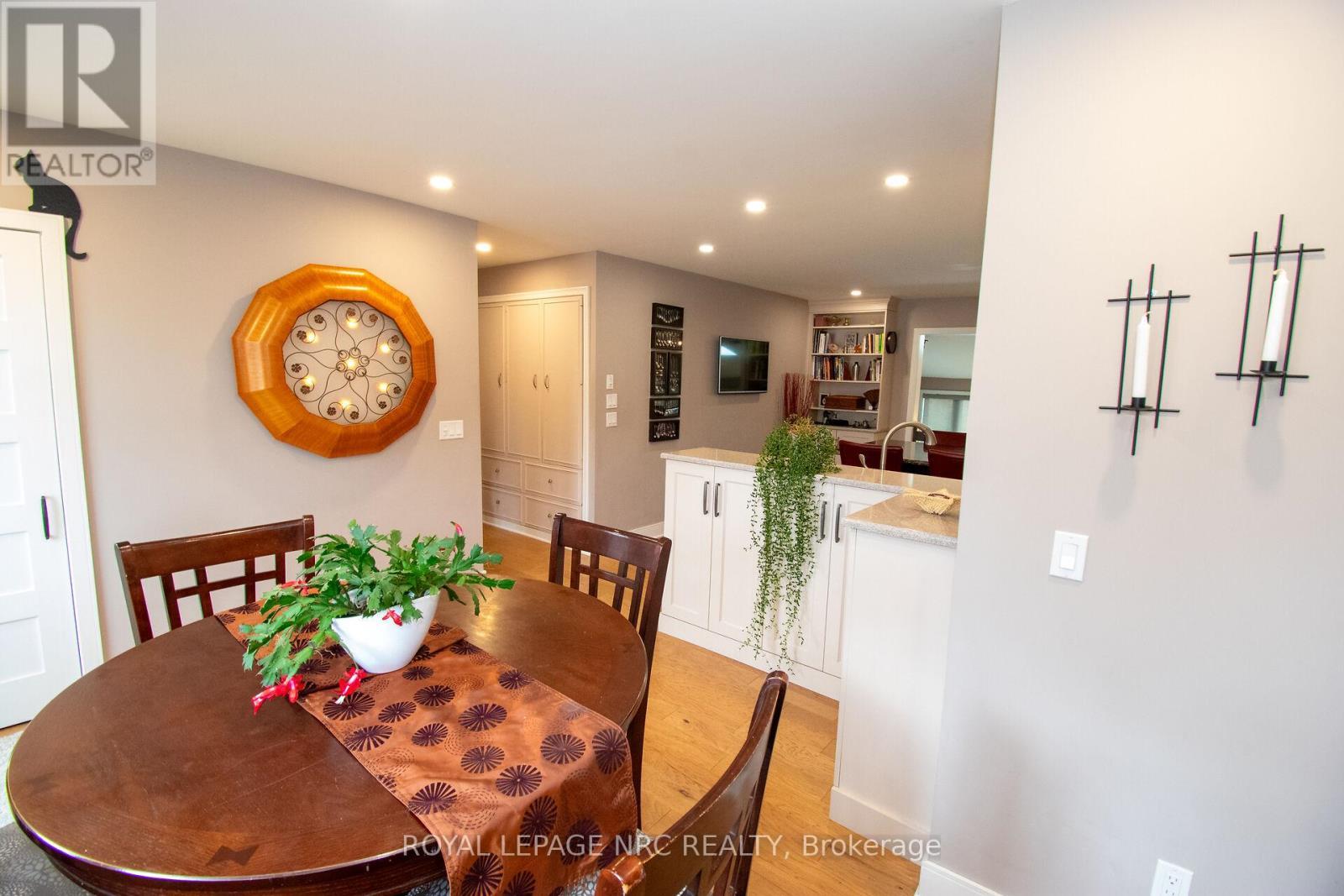 












45 NICKERSON AVENUE

,
St. Catharines (Vine/Linwell),




Ontario
L2N3M5

