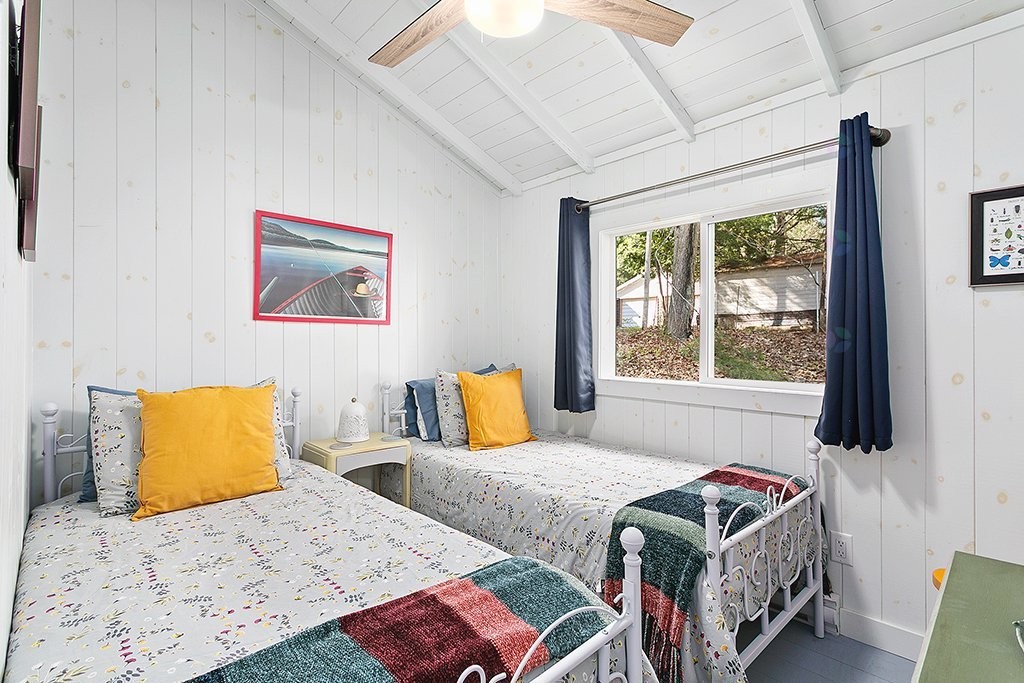 









54


Ch. Wharf

,
Bristol,




QC
J0X1G0

