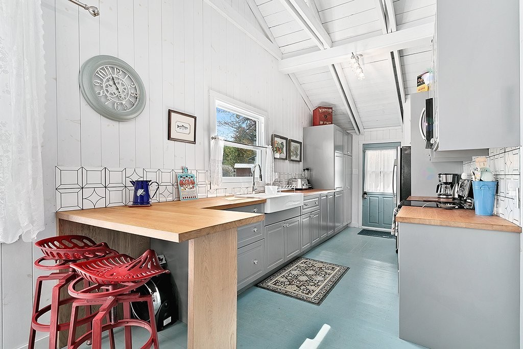









56


Ch. Wharf

,
Bristol,




QC
J0X1G0

