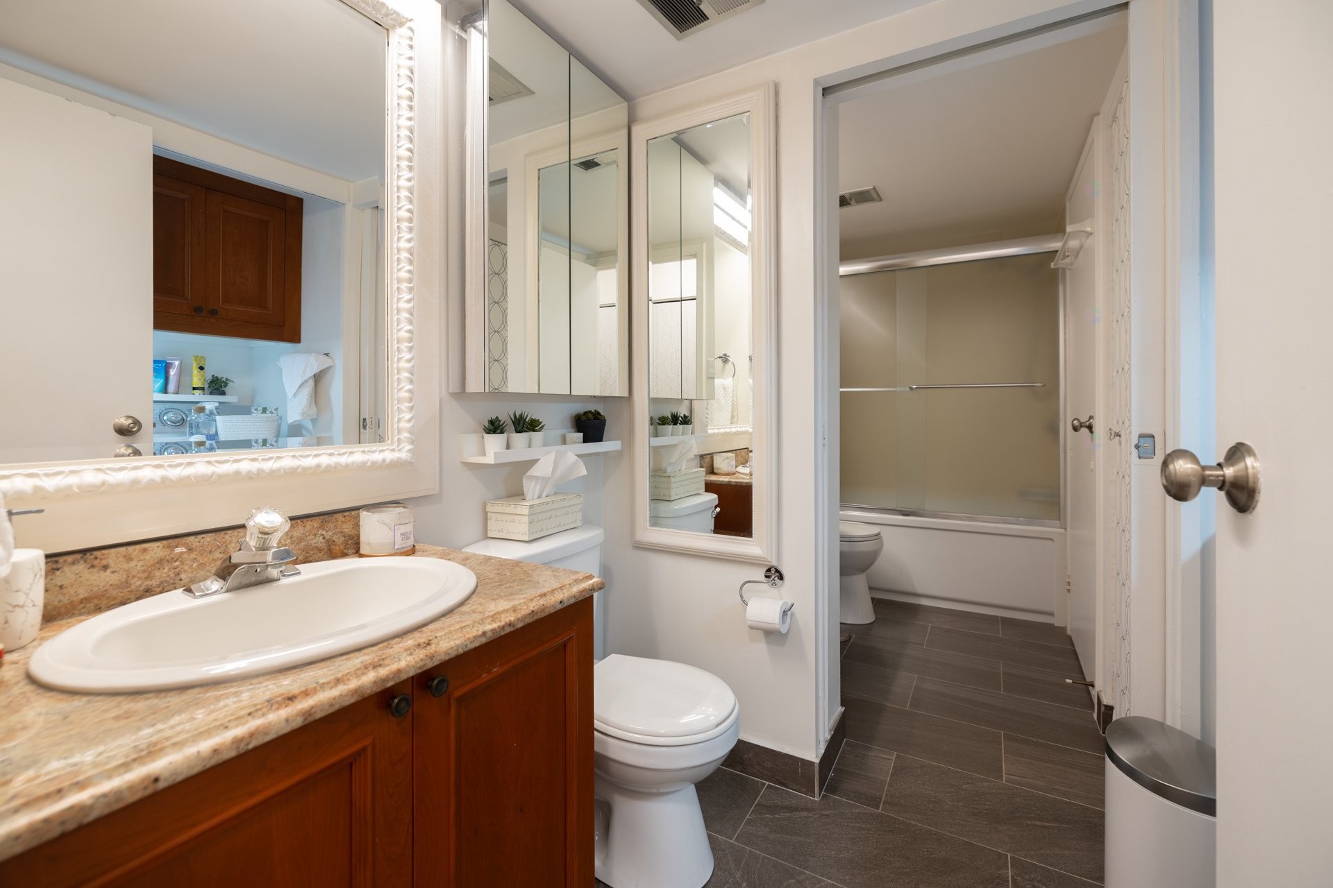 









4580


Prom. Paton

, 316,
Laval (Chomedey),




QC
H7W4V4

